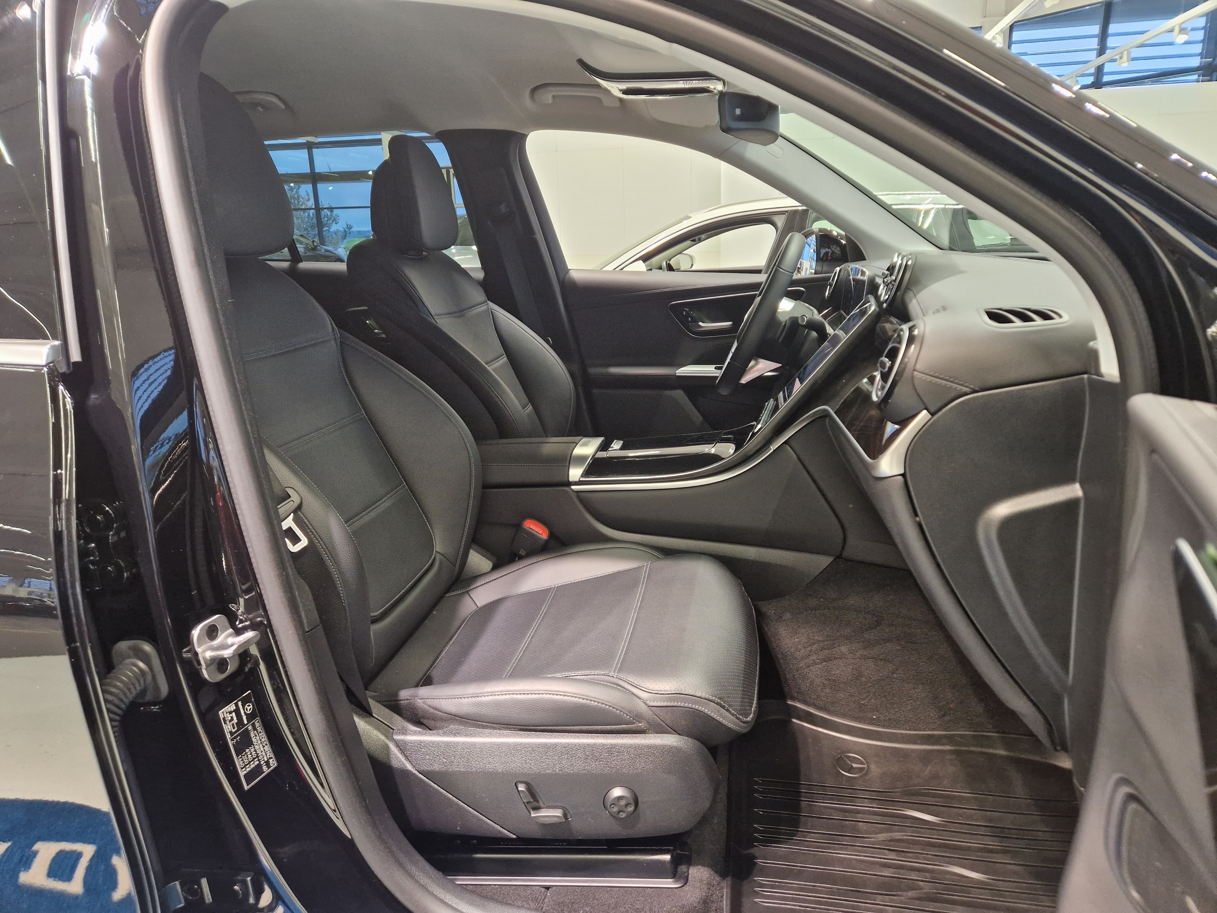 Mercedes-benz GLC 300 E 4MATIC A TAKUU 24KK/40TKM