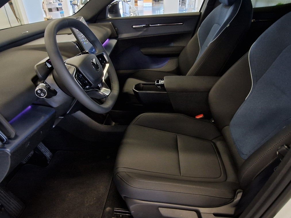 Volvo EX30 TWIN PERFORMANCE PLUS. TAKUU 24KK/40TKM.