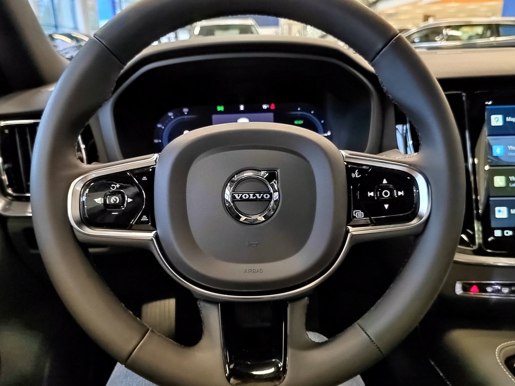 Volvo S60 T8 AWD LONG RANGE SPORT EDITION.