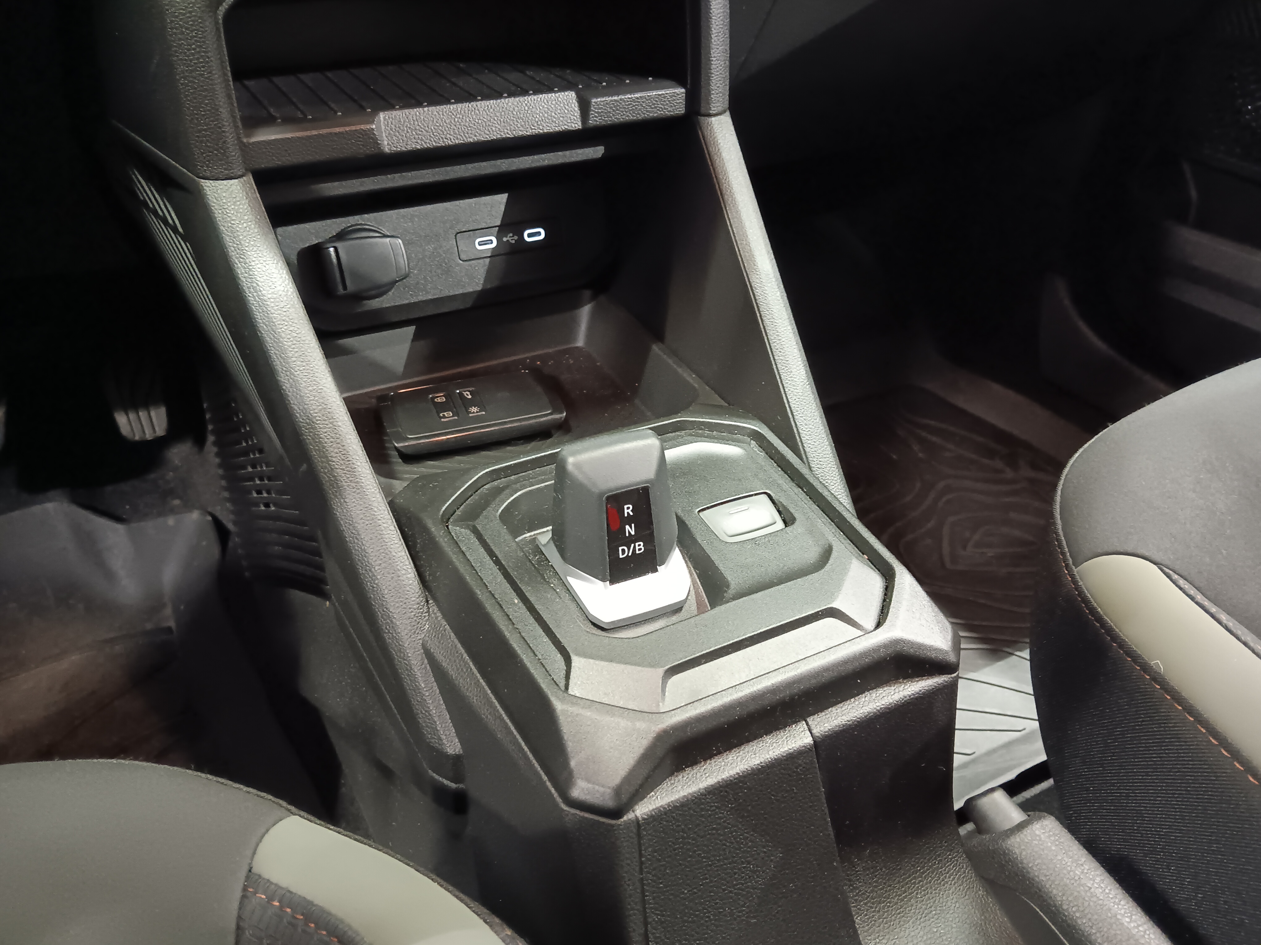 Dacia DUSTER HYBRID 140 4X2 EXTREME.