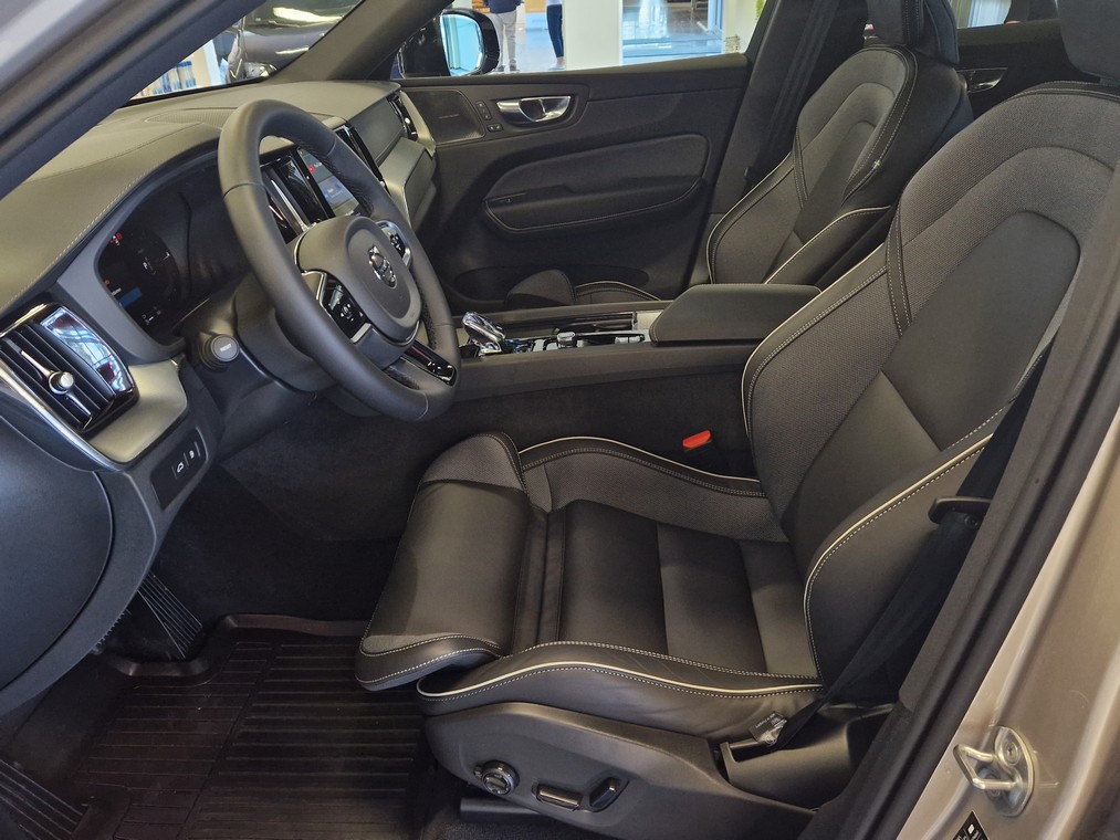 Volvo XC60 T8 AWD LONG RANGE ULTRA DARK TAKUU 24KK/40TKM