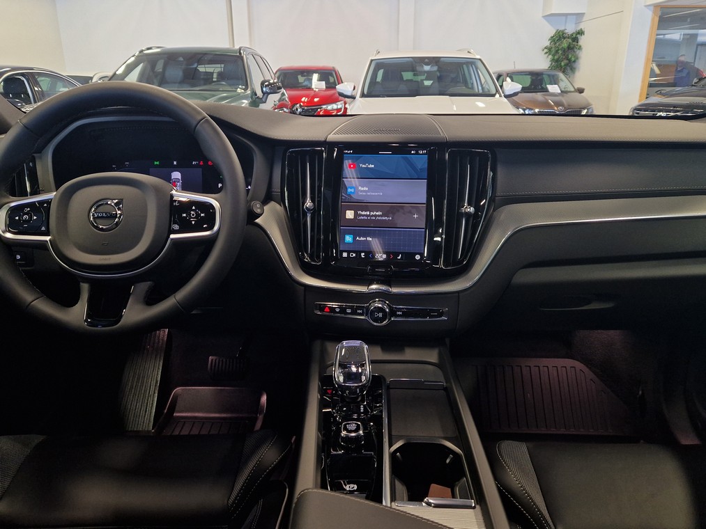 Volvo XC60 T8 AWD LONG RANGE ULTRA DARK TAKUU 24KK/40TKM