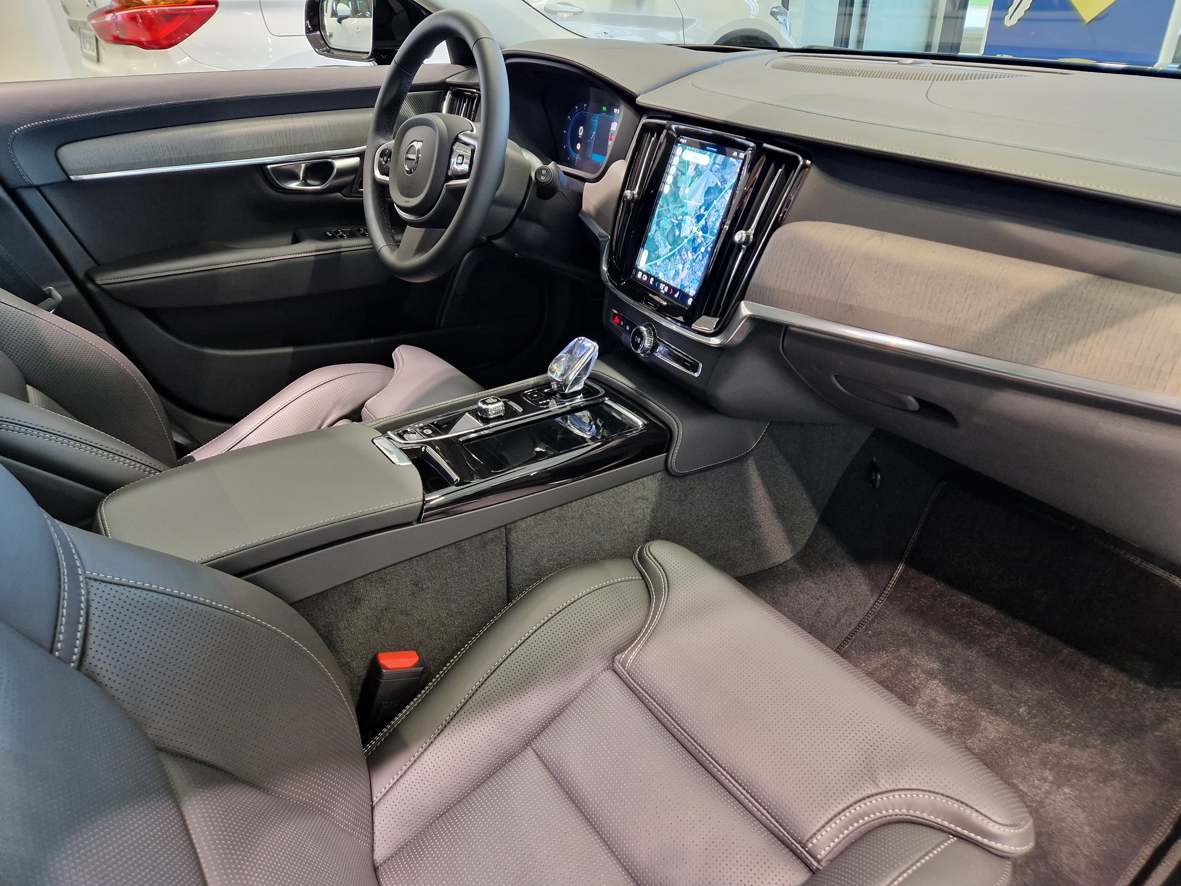 Volvo V90 T8 AWD LONG RANGE HIGH PERFORMANCE CLASSIC DARK.