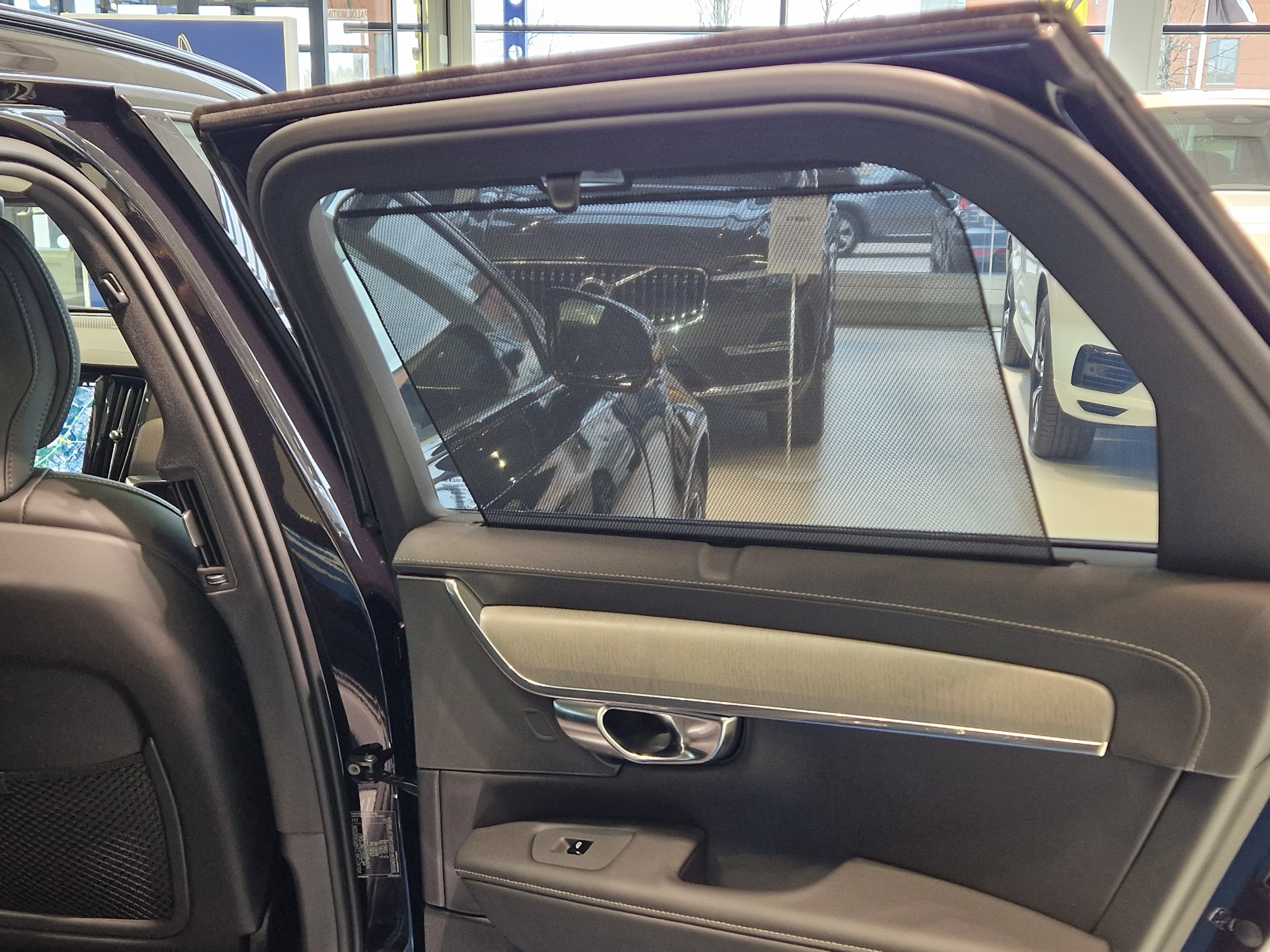 Volvo V90 T8 AWD LONG RANGE HIGH PERFORMANCE CLASSIC DARK.