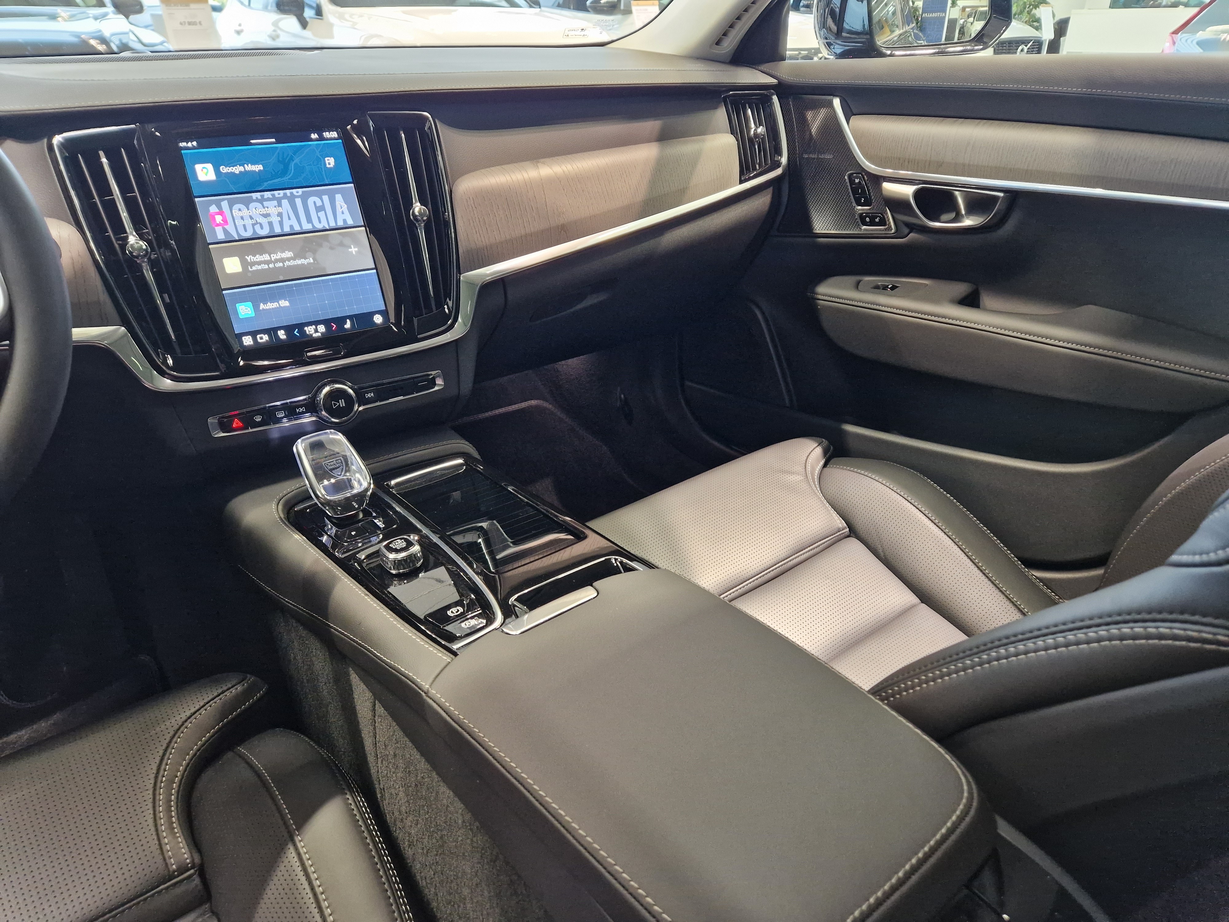Volvo V90 T8 AWD LONG RANGE HIGH PERFORMANCE CLASSIC DARK.