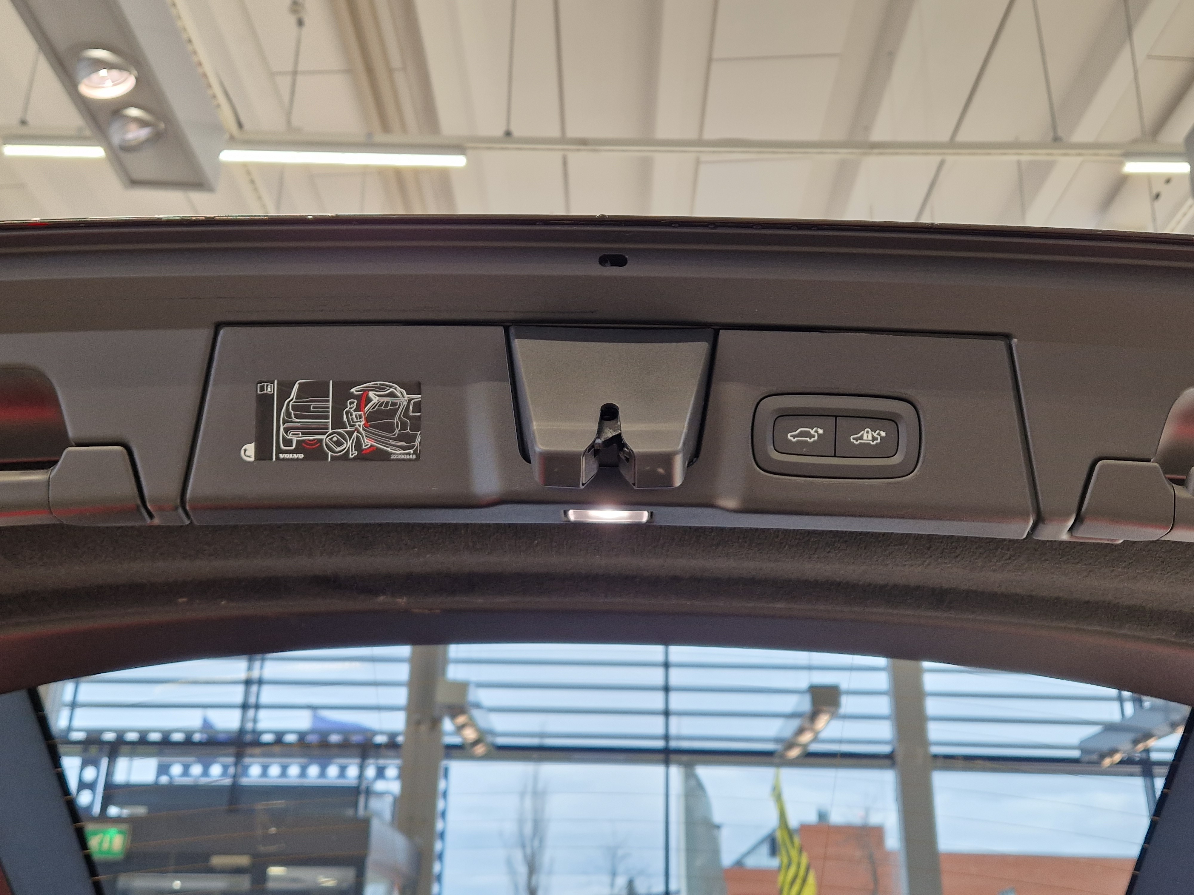 Volvo V90 T8 AWD LONG RANGE HIGH PERFORMANCE CLASSIC DARK.