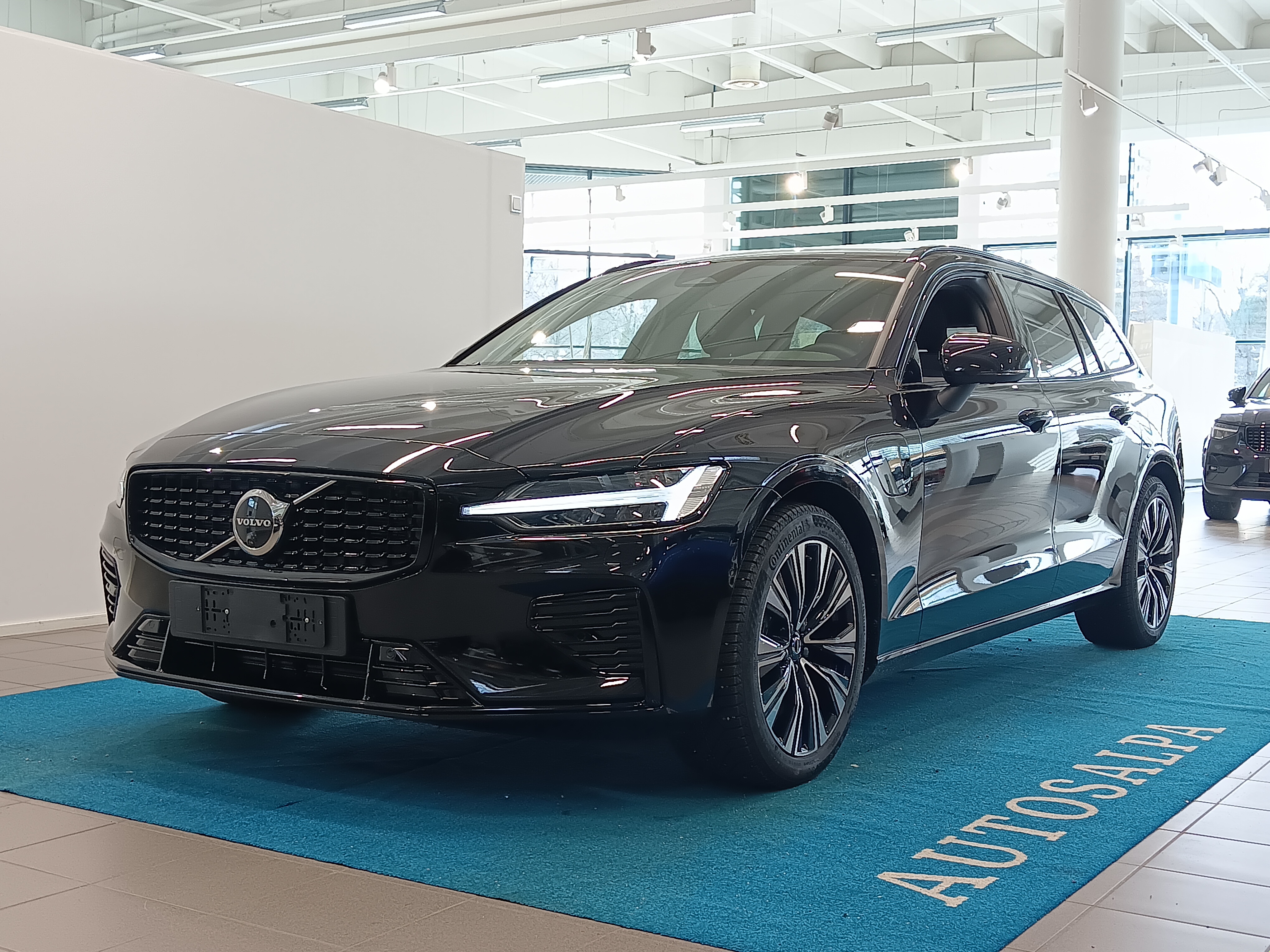 Volvo V60 T6 AWD LONG RANGE PLUS DARK.