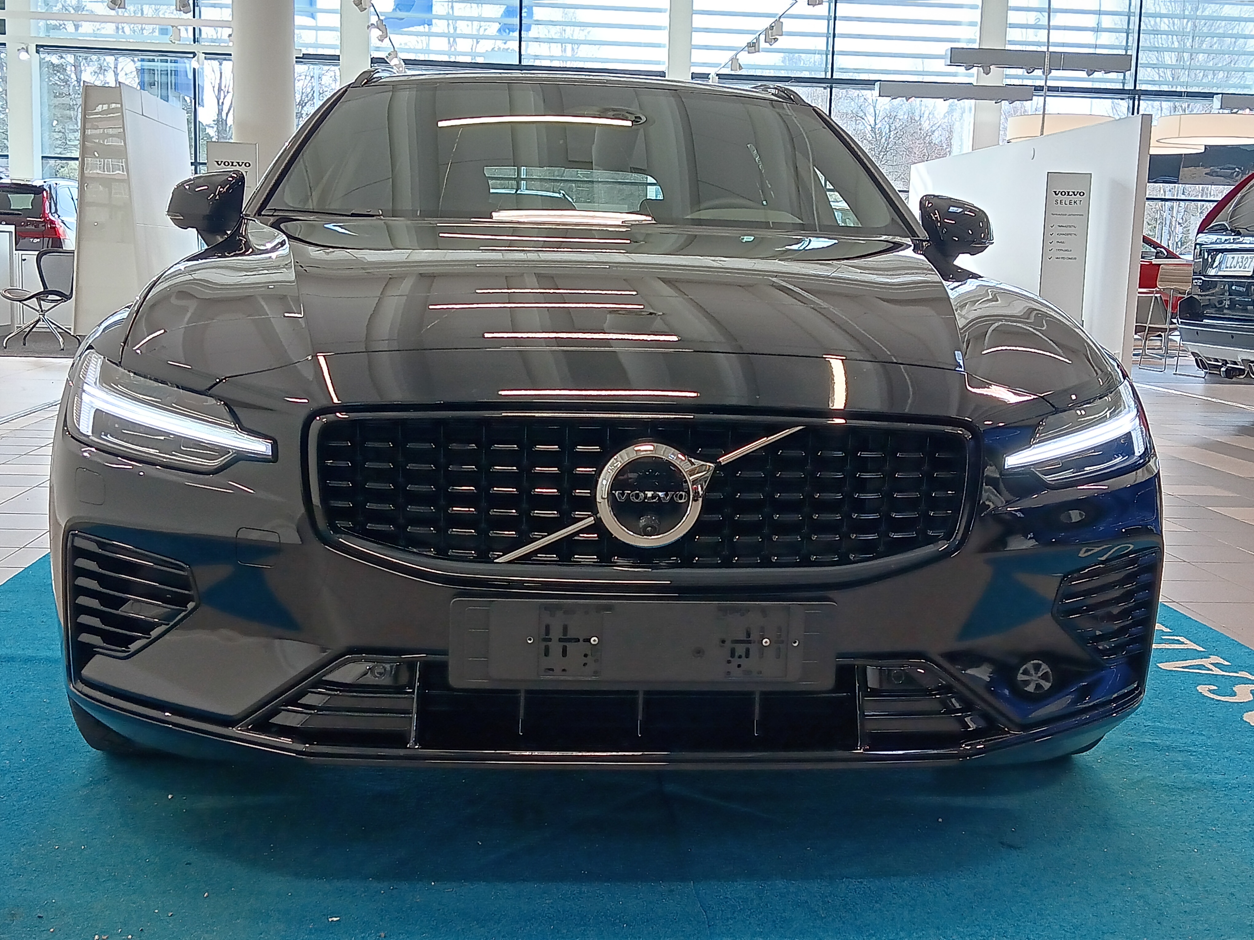 Volvo V60 T6 AWD LONG RANGE PLUS DARK.