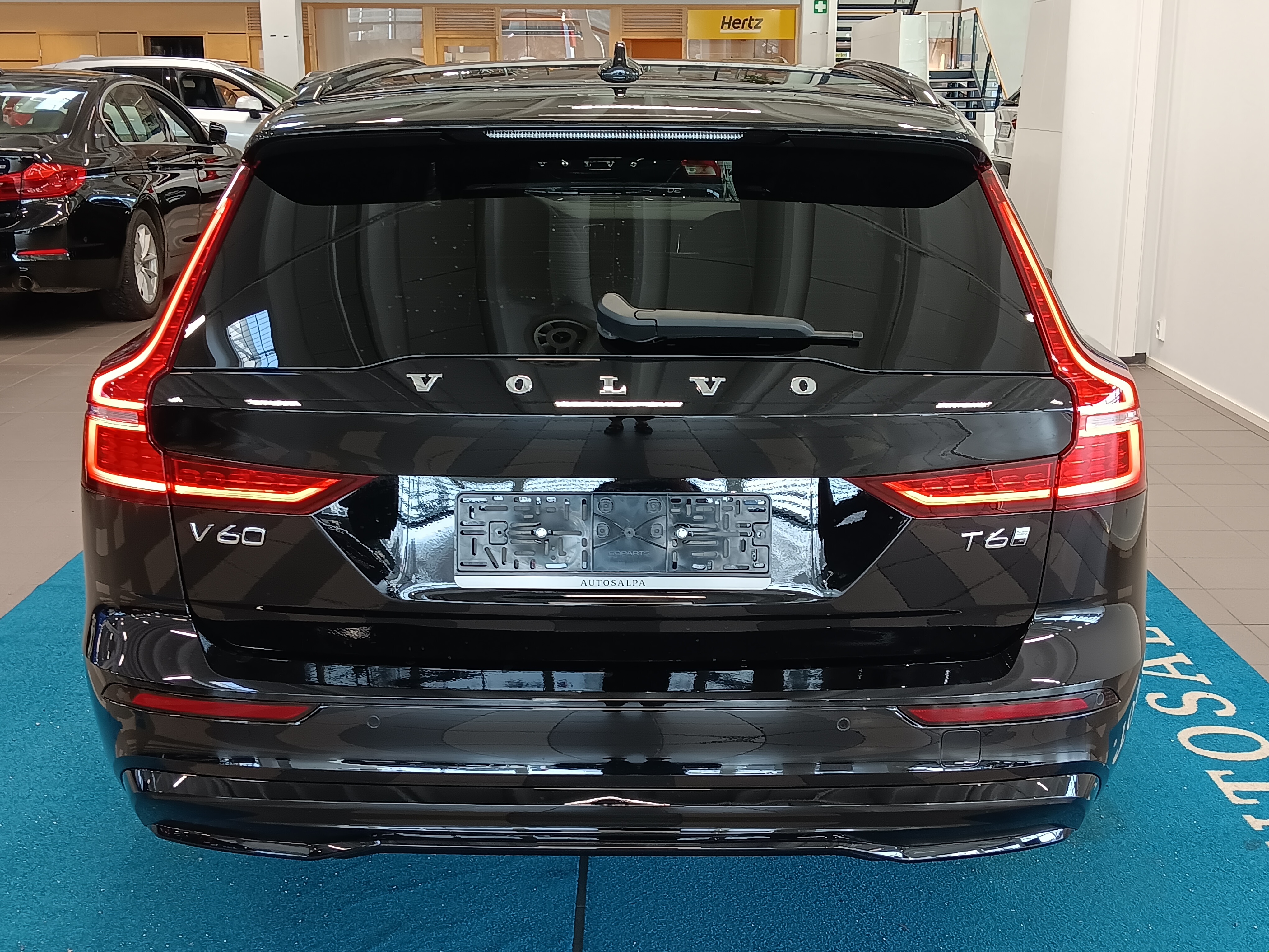 Volvo V60 T6 AWD LONG RANGE PLUS DARK.