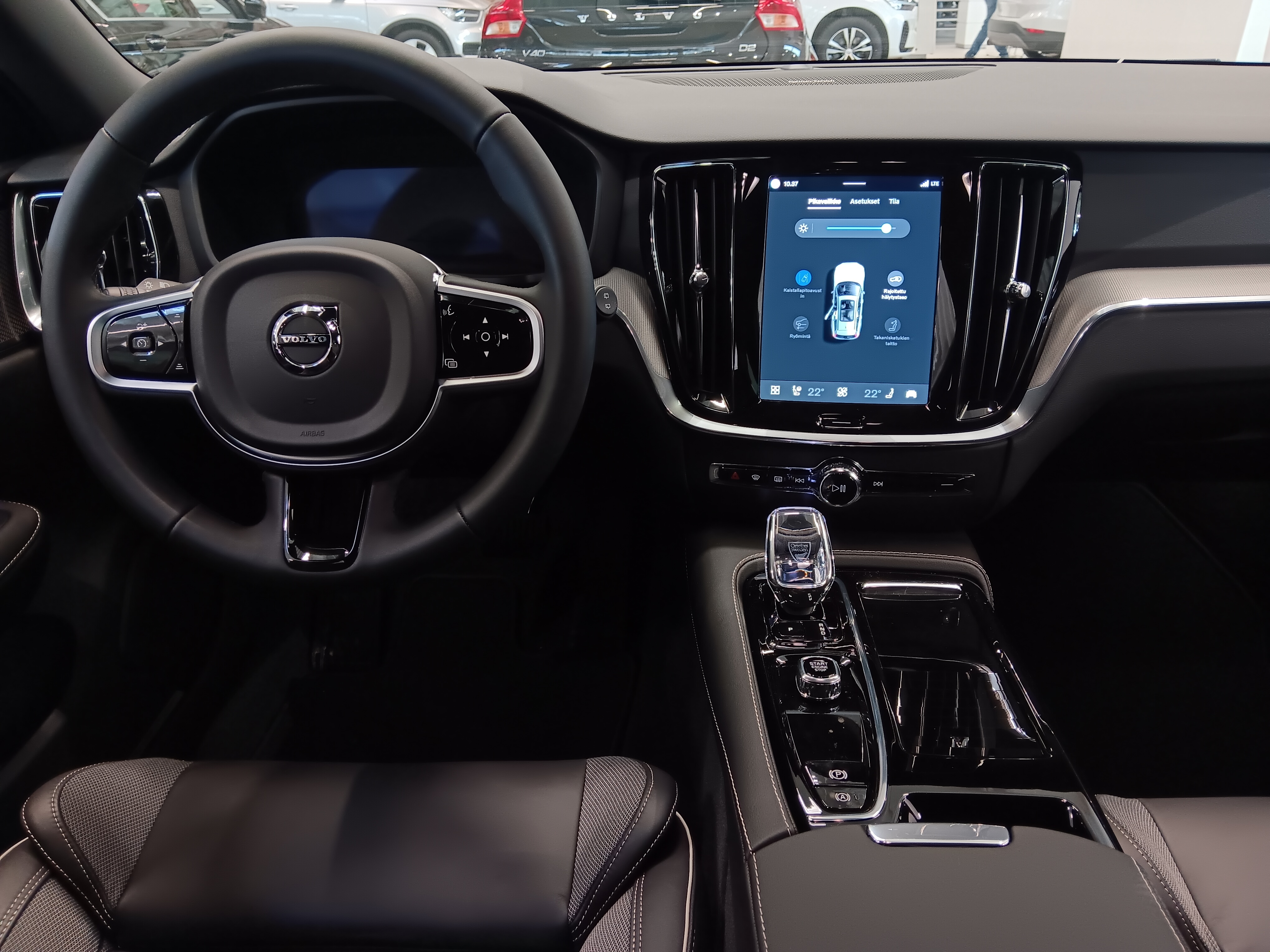 Volvo V60 T6 AWD LONG RANGE PLUS DARK.