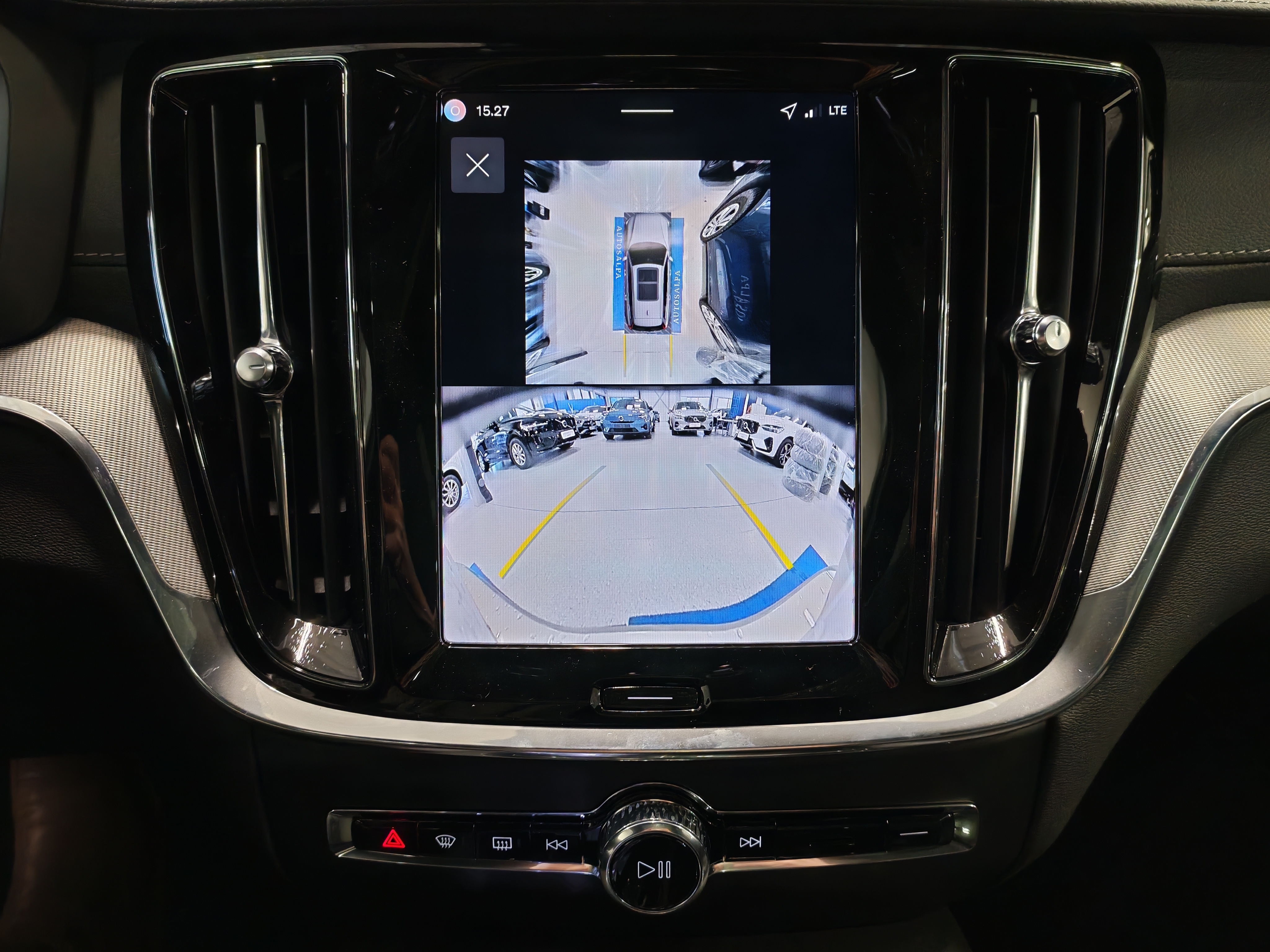 Volvo V60 T8 AWD LONG RANGE HIGH PERFORMANCE ULTRA DARK.