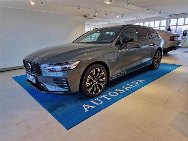 volvo V60 T8 AWD LONG RANGE HIGH PERFORMANCE ULTRA DARK.
