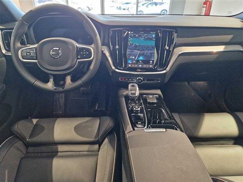 Volvo V60 T8 AWD LONG RANGE HIGH PERFORMANCE ULTRA DARK