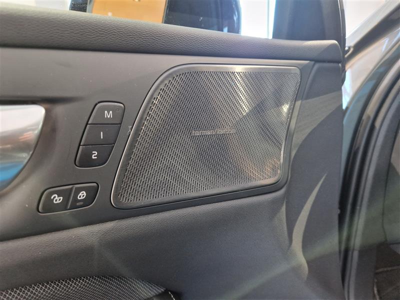 Volvo V60 T8 AWD LONG RANGE HIGH PERFORMANCE ULTRA DARK