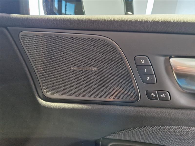 Volvo V60 T8 AWD LONG RANGE HIGH PERFORMANCE ULTRA DARK