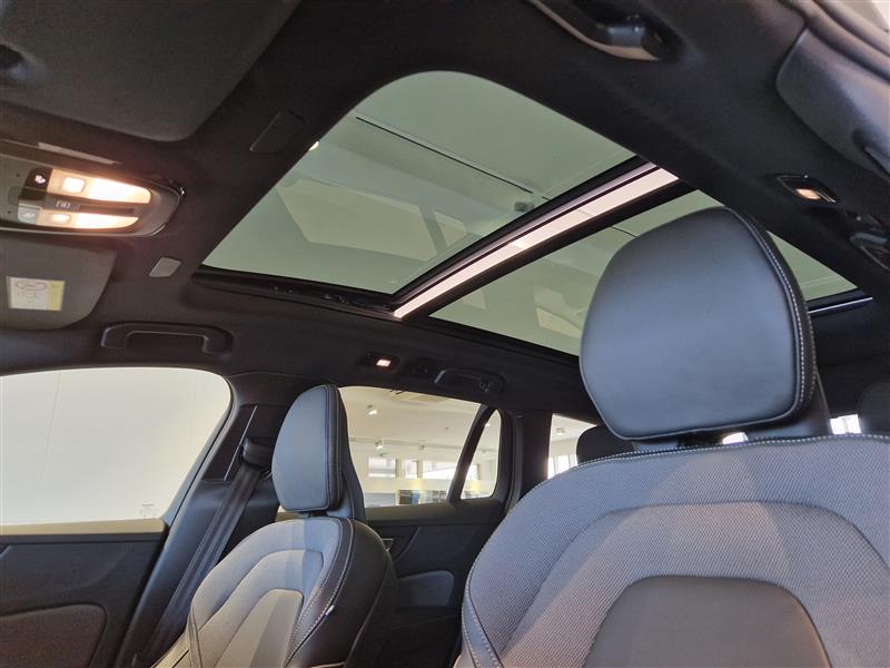 Volvo V60 T8 AWD LONG RANGE HIGH PERFORMANCE ULTRA DARK