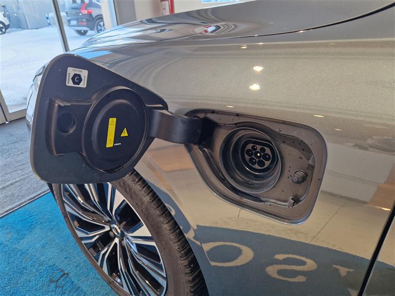 Volvo V60 T8 AWD LONG RANGE HIGH PERFORMANCE ULTRA DARK