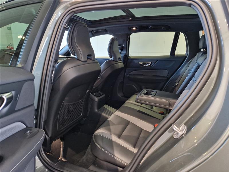 Volvo V60 T8 AWD LONG RANGE HIGH PERFORMANCE ULTRA DARK