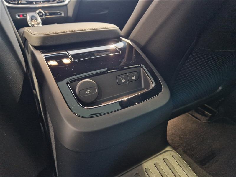 Volvo V60 T8 AWD LONG RANGE HIGH PERFORMANCE ULTRA DARK