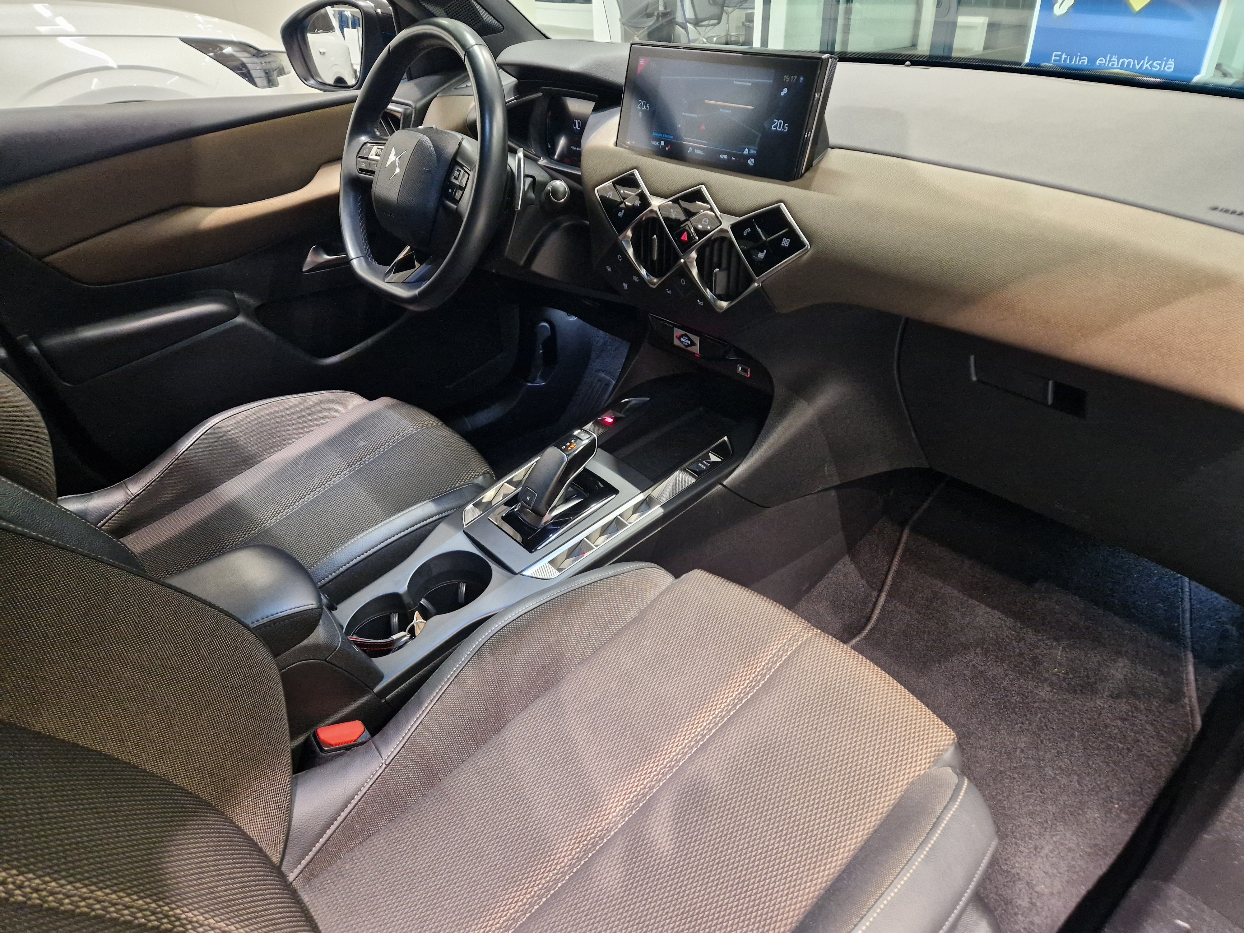 Ds 3 CROSSBACK PURETECH 155 GRAND CHIC AUTOMAATTI