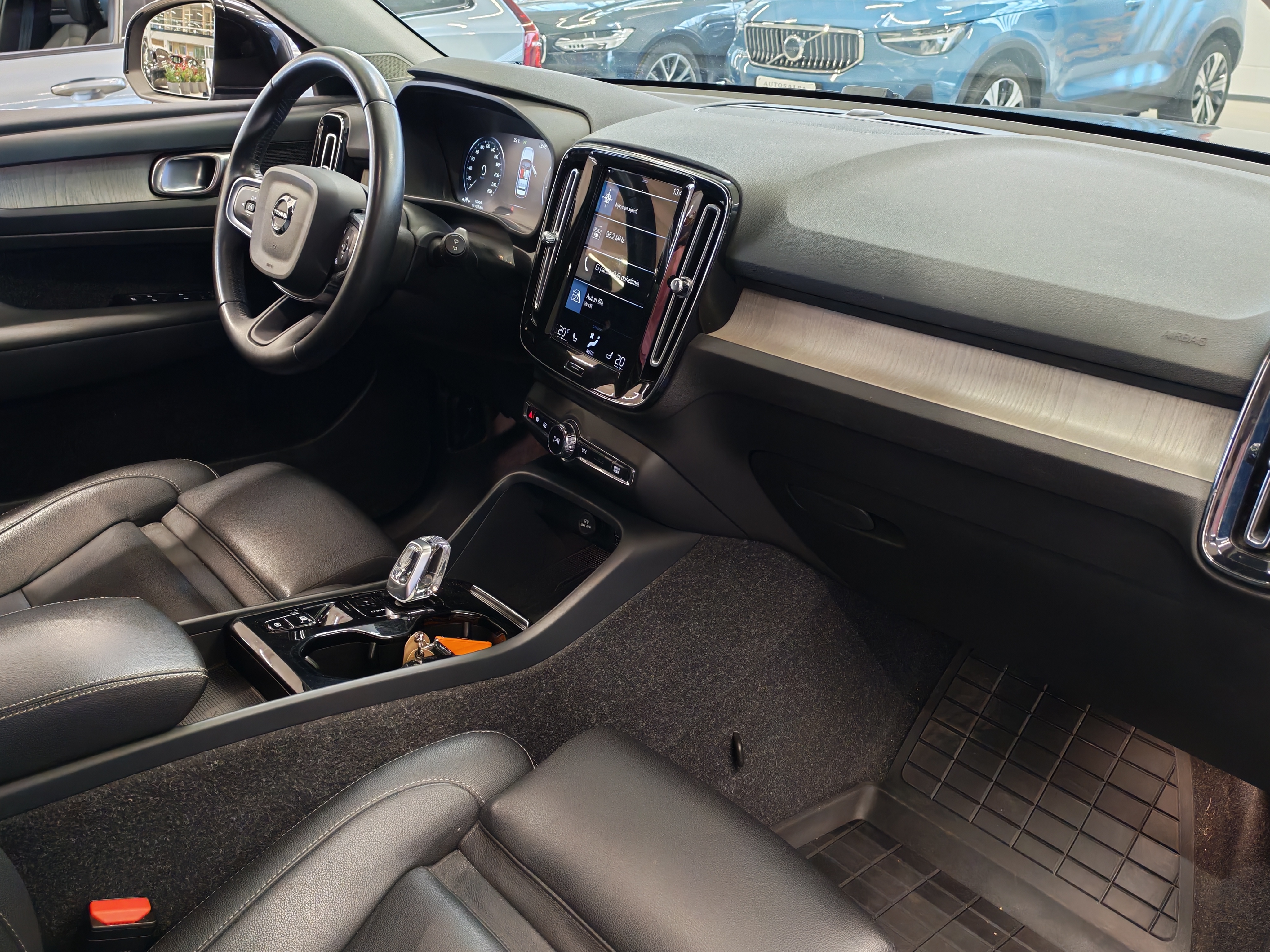 Volvo XC40 T5 TWE INSCRIPTION AUT. TAKUU 12KK/20TKM