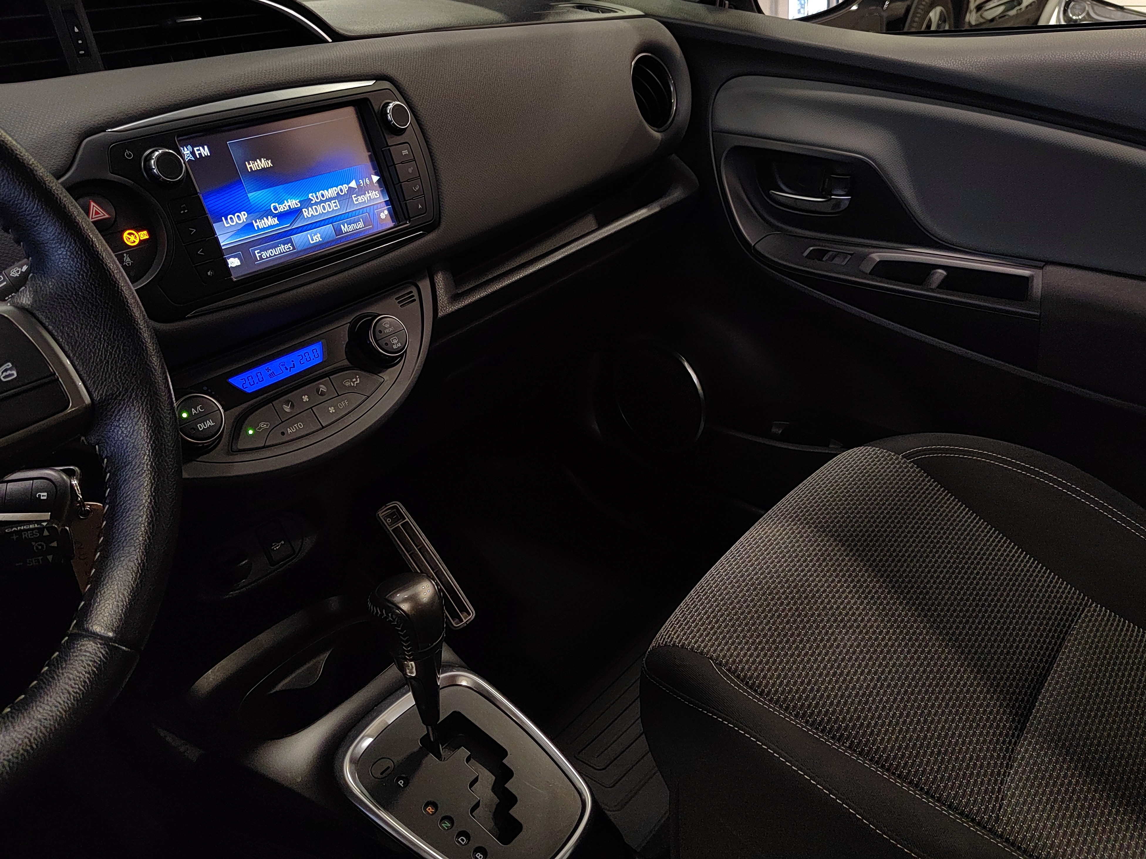 Toyota YARIS 1,5 HYBRID ACTIVE 5OV