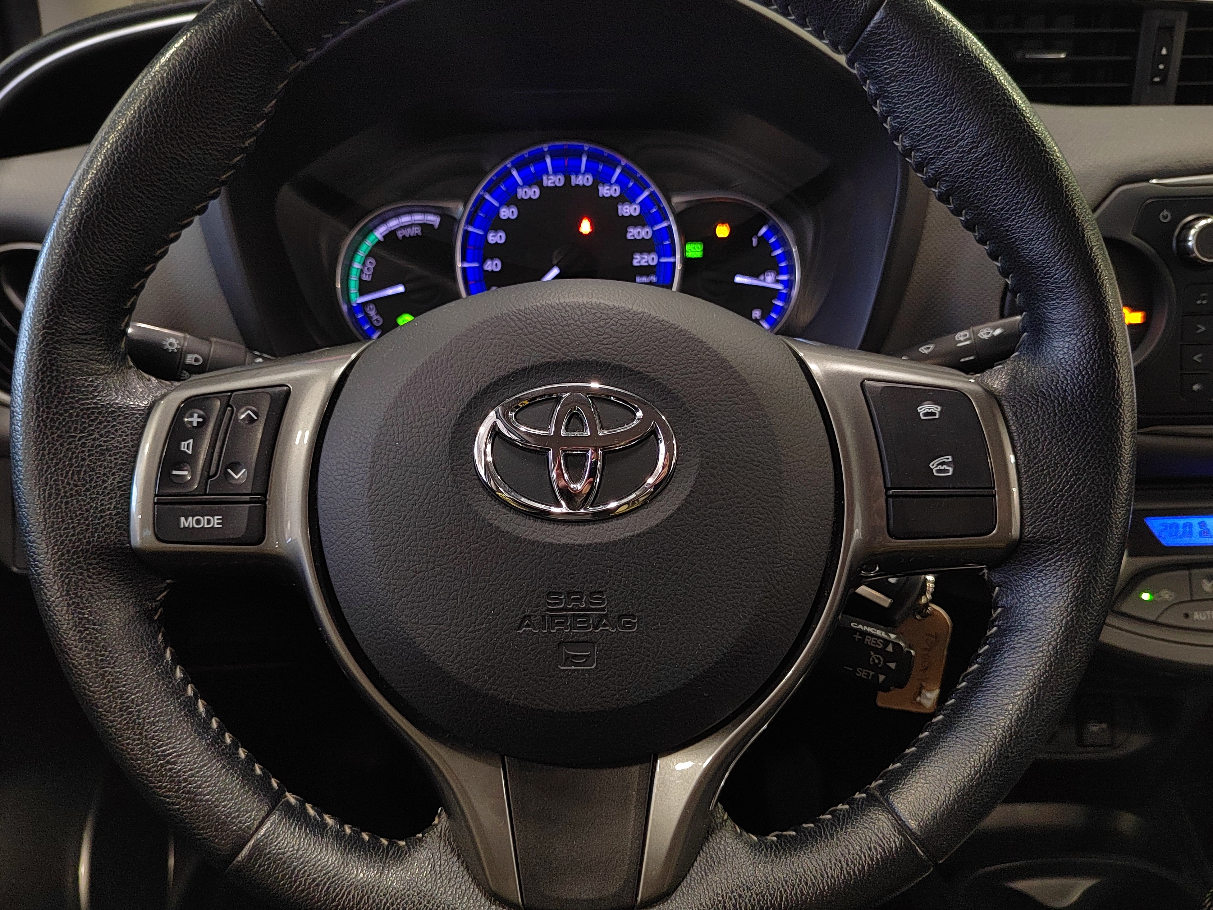 Toyota YARIS 1,5 HYBRID ACTIVE 5OV