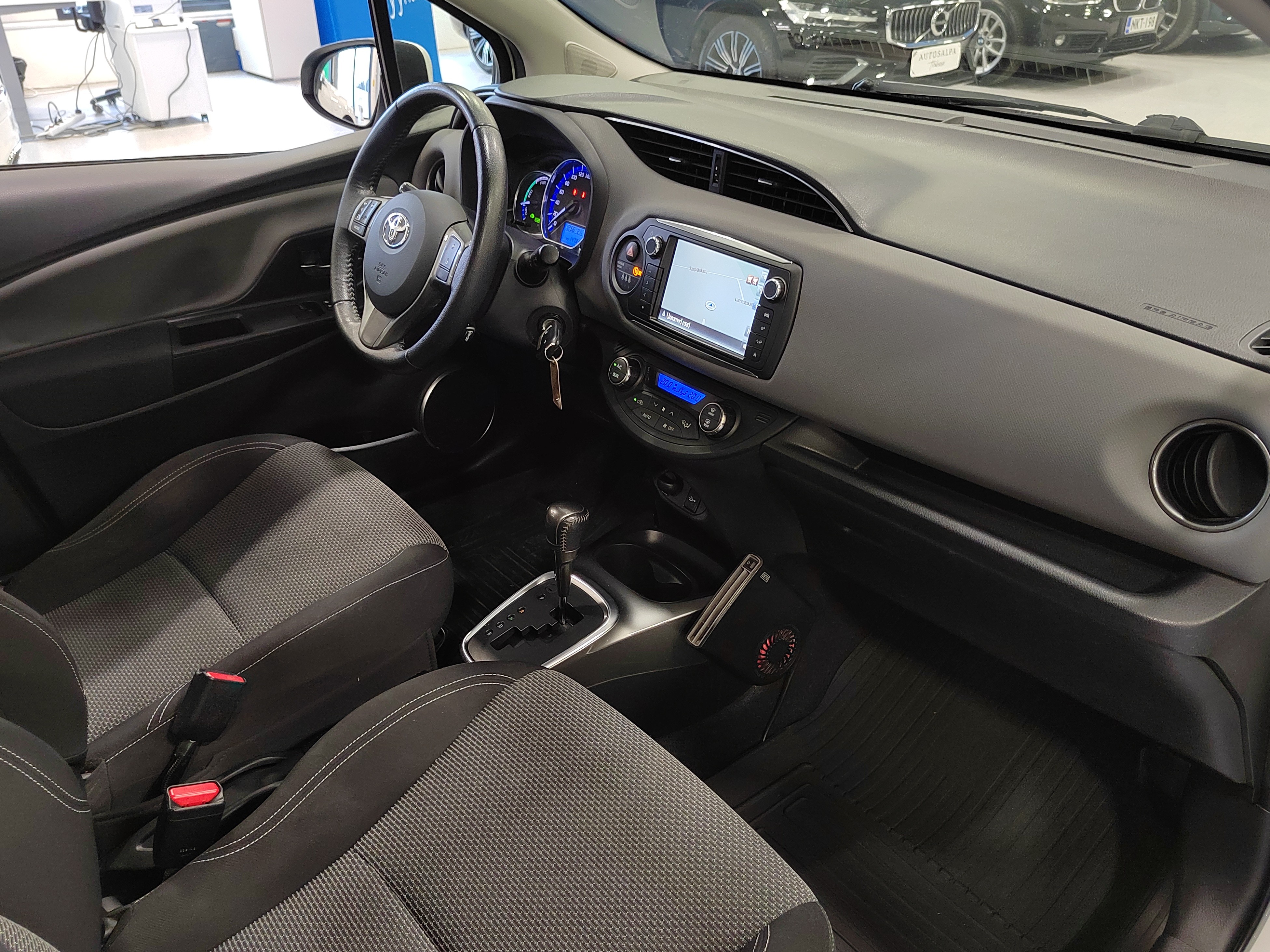 Toyota YARIS 1,5 HYBRID ACTIVE 5OV