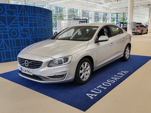 volvo S60 D2 MOMENTUM AUT