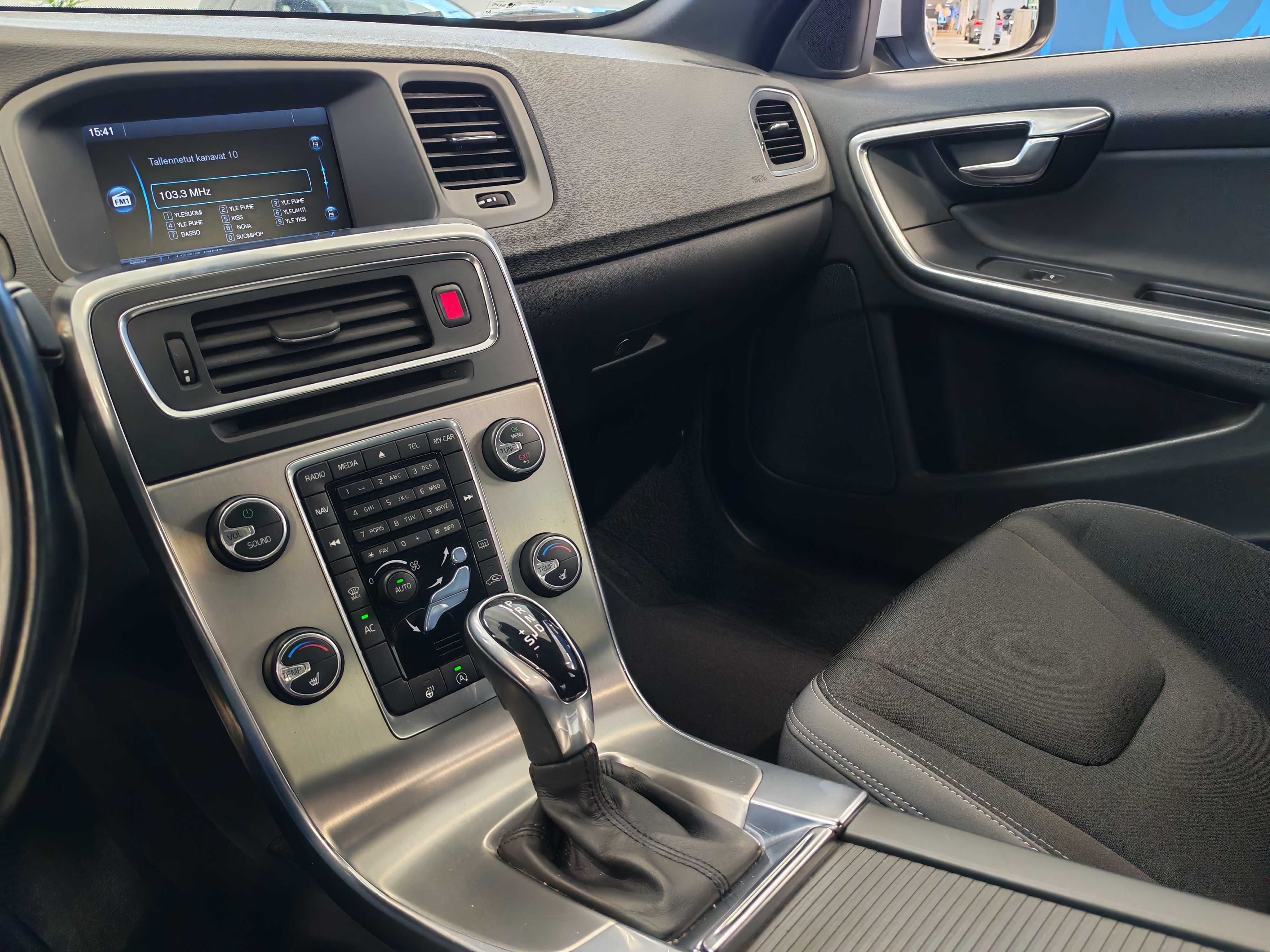 Volvo S60 D2 MOMENTUM AUT