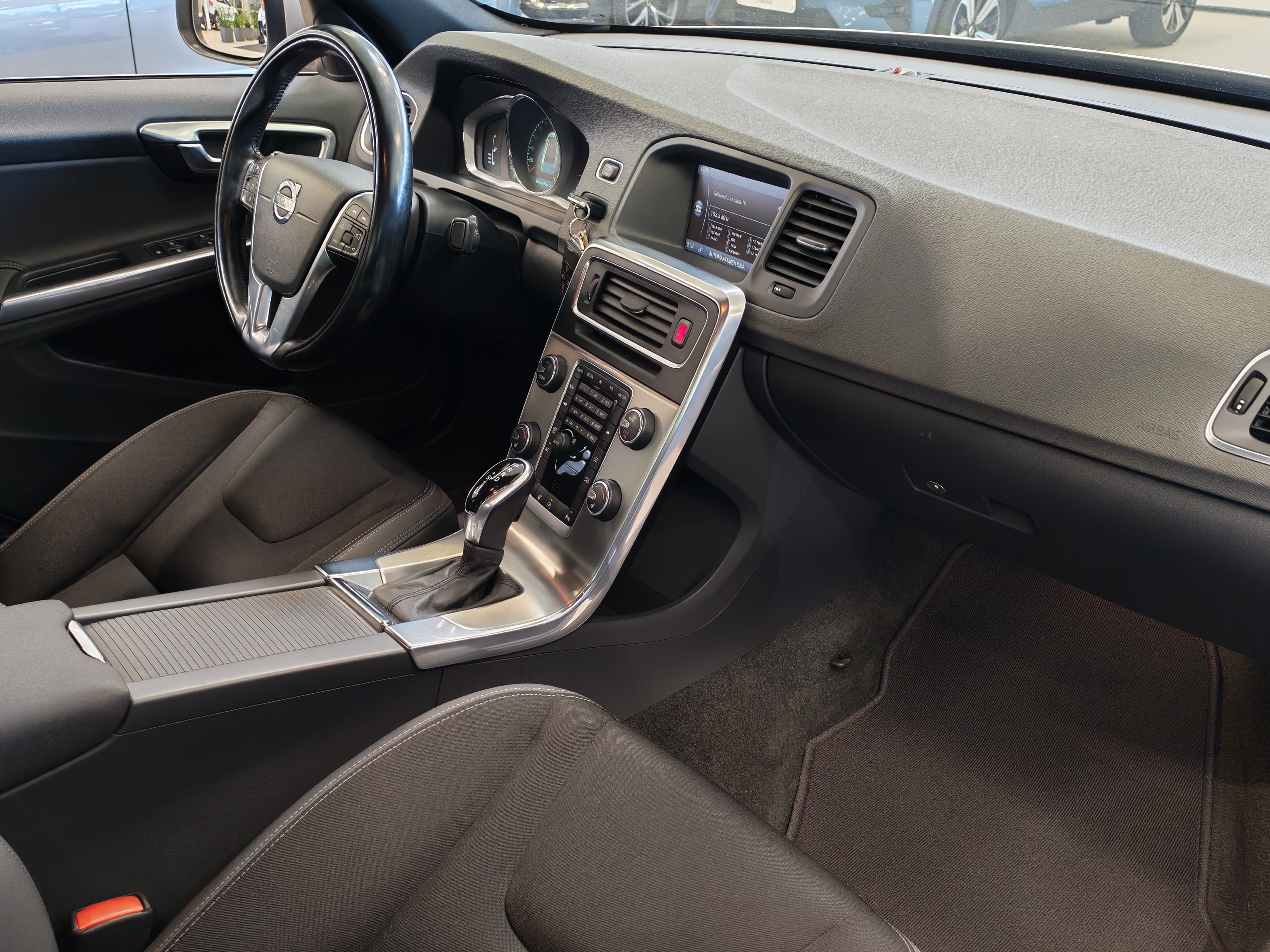 Volvo S60 D2 MOMENTUM AUT