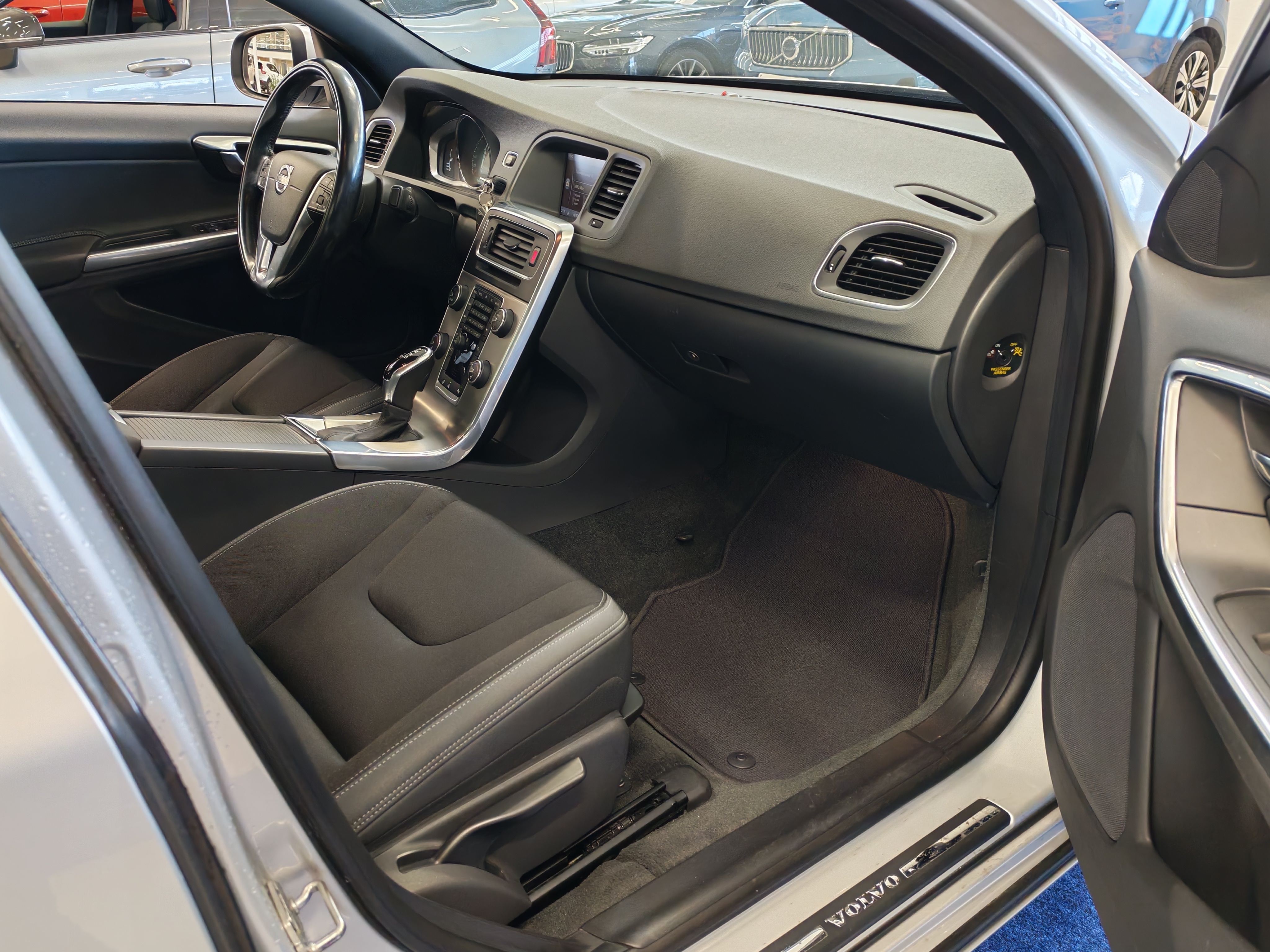 Volvo S60 D2 MOMENTUM AUT