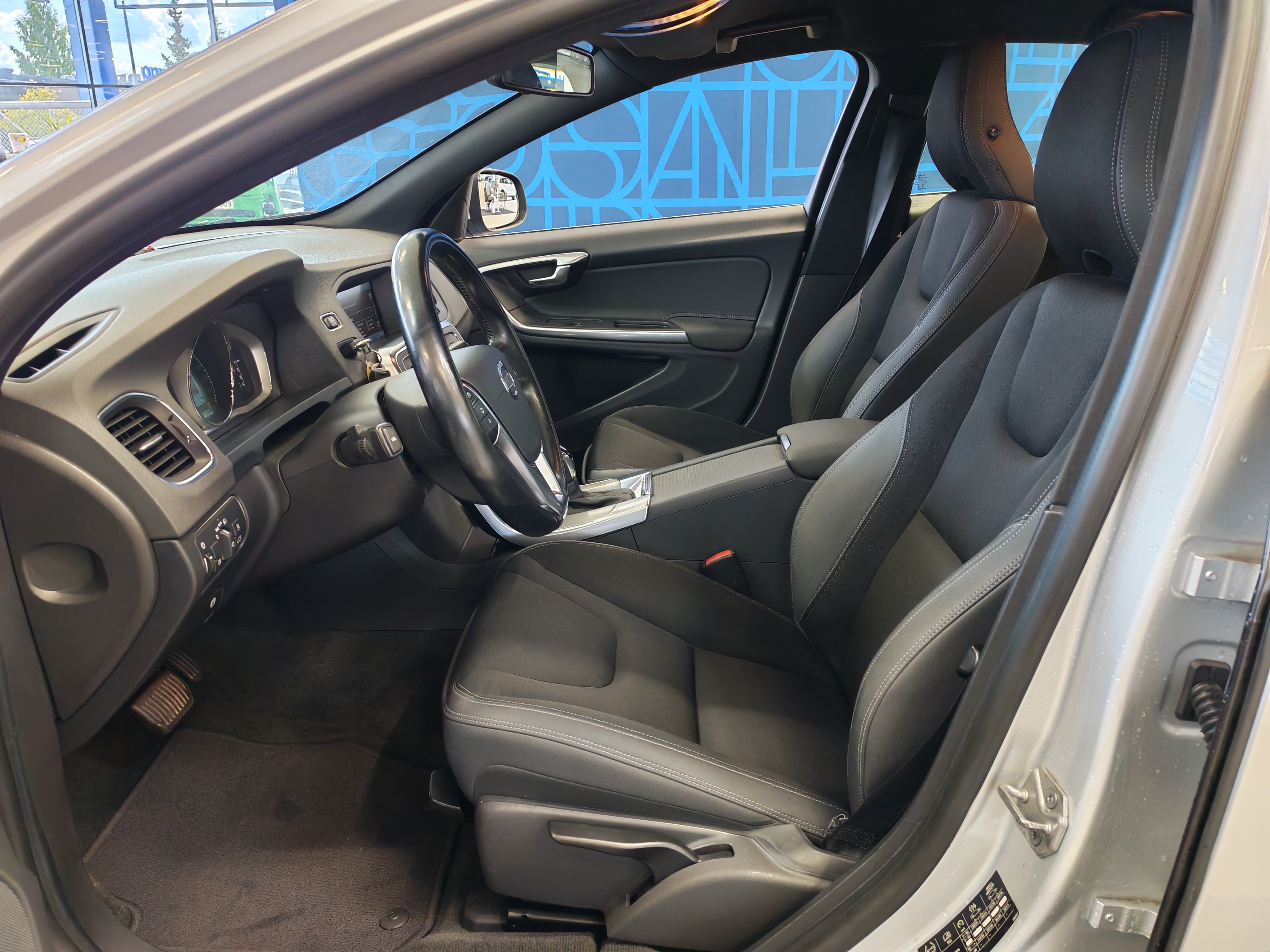 Volvo S60 D2 MOMENTUM AUT