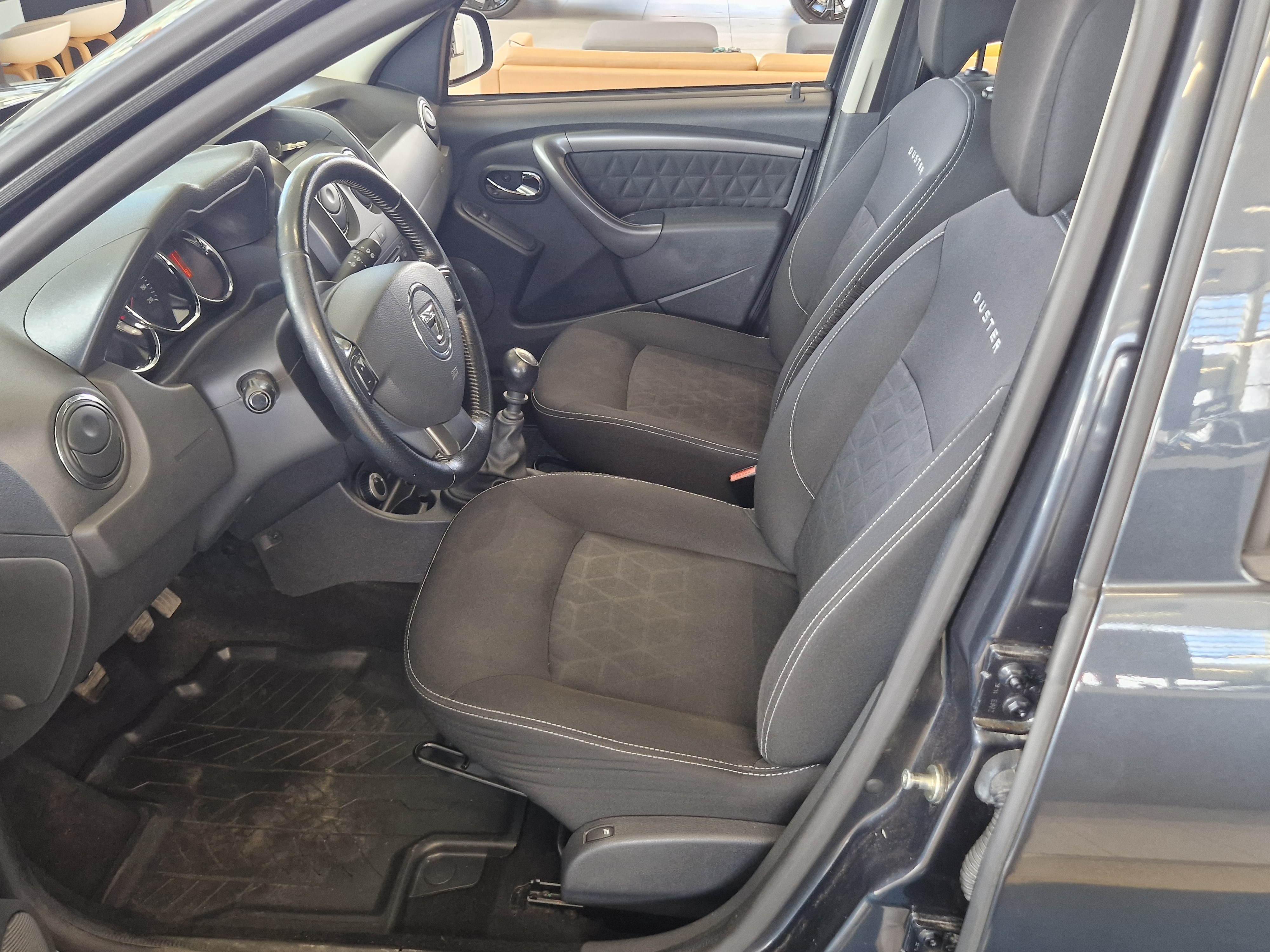 Dacia DUSTER DCI 110 4X4 LAUREATE