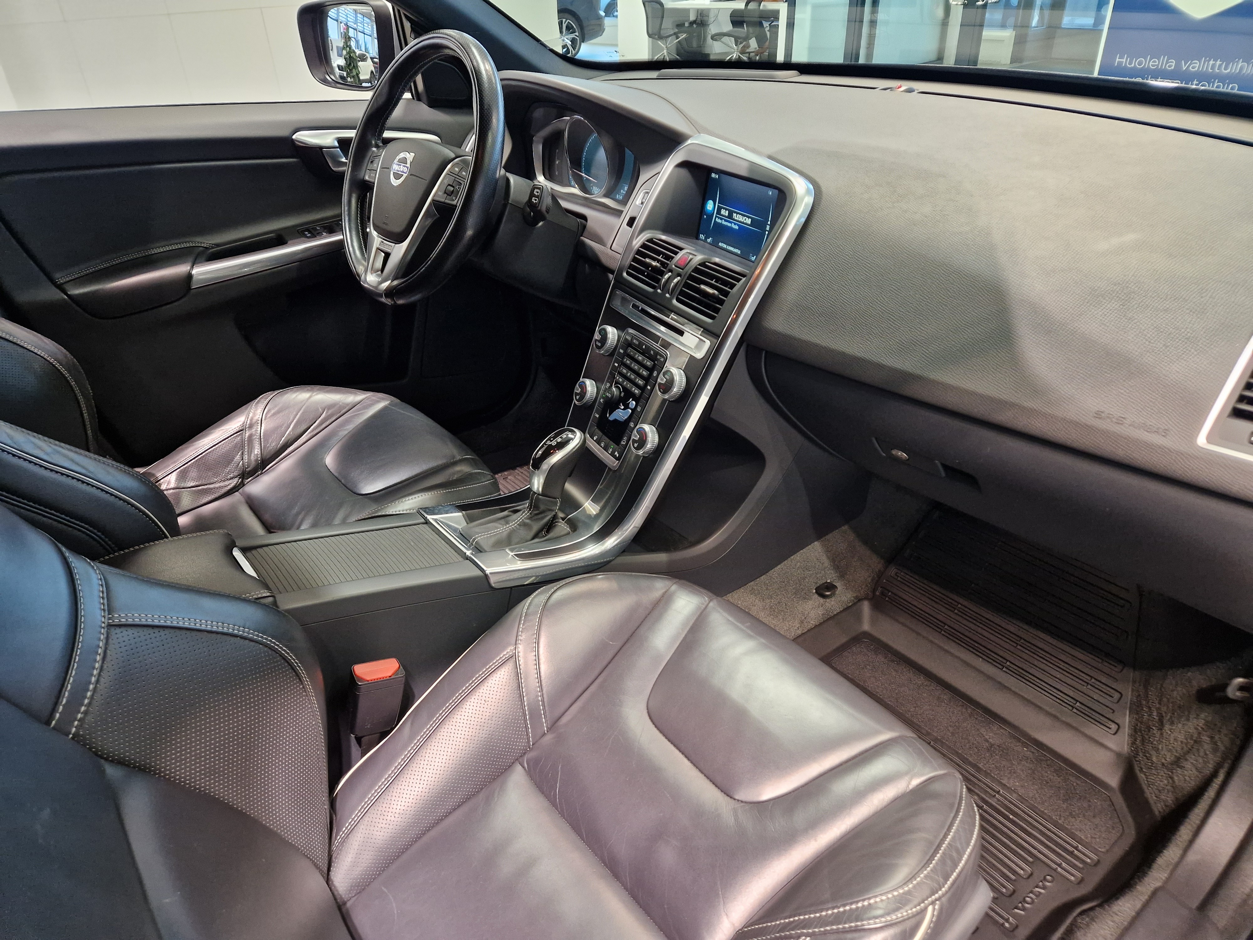 Volvo XC60 D5 AWD R-DESIGN EDITION AUT TAKUU 12KK/20TKM
