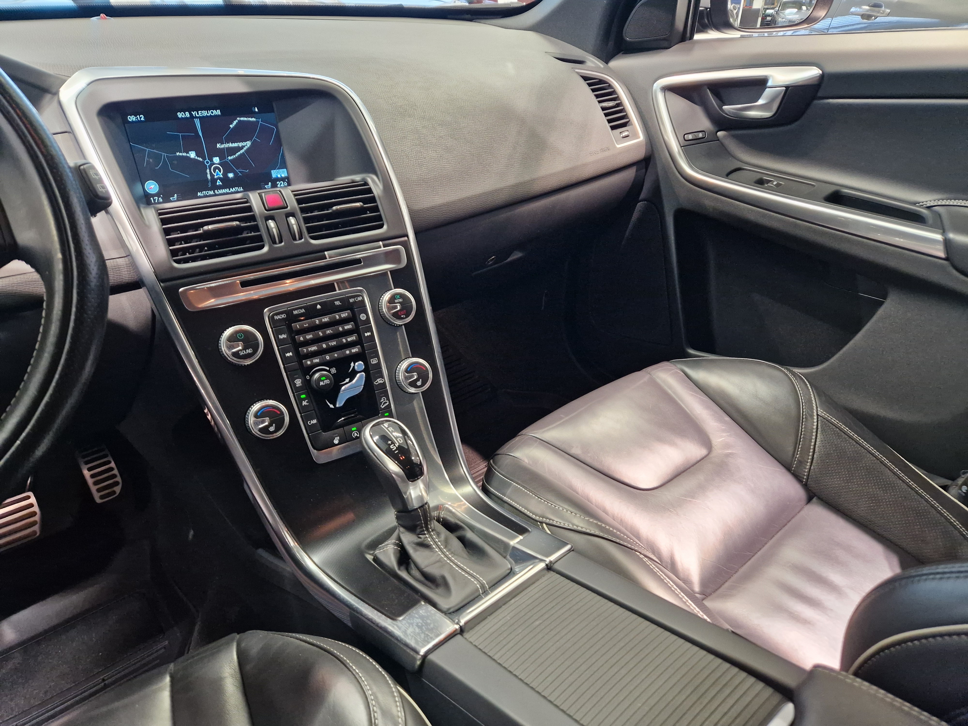 Volvo XC60 D5 AWD R-DESIGN EDITION AUT TAKUU 12KK/20TKM
