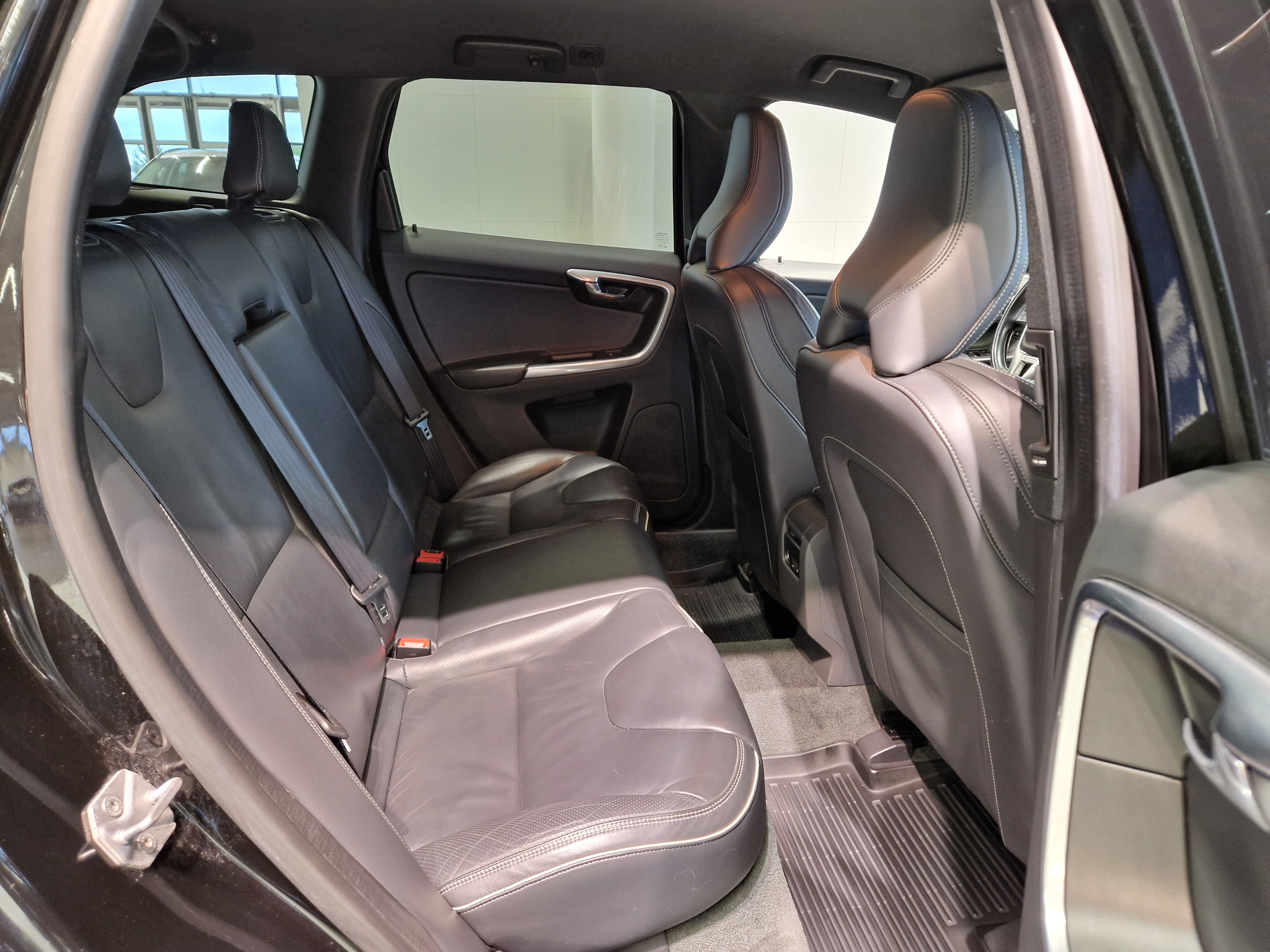 Volvo XC60 D5 AWD R-DESIGN EDITION AUT TAKUU 12KK/20TKM