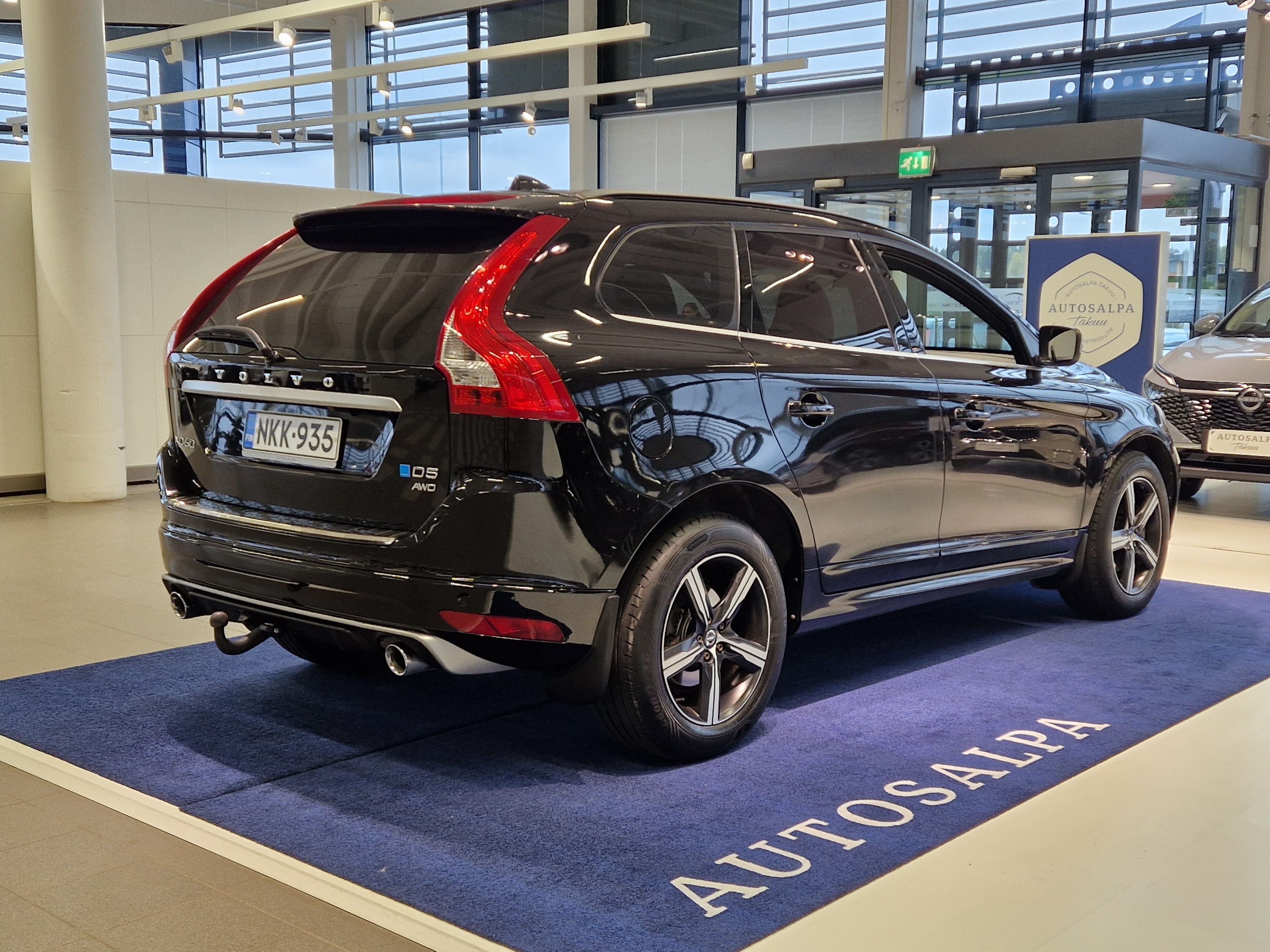 Volvo XC60 D5 AWD R-DESIGN EDITION AUT TAKUU 12KK/20TKM
