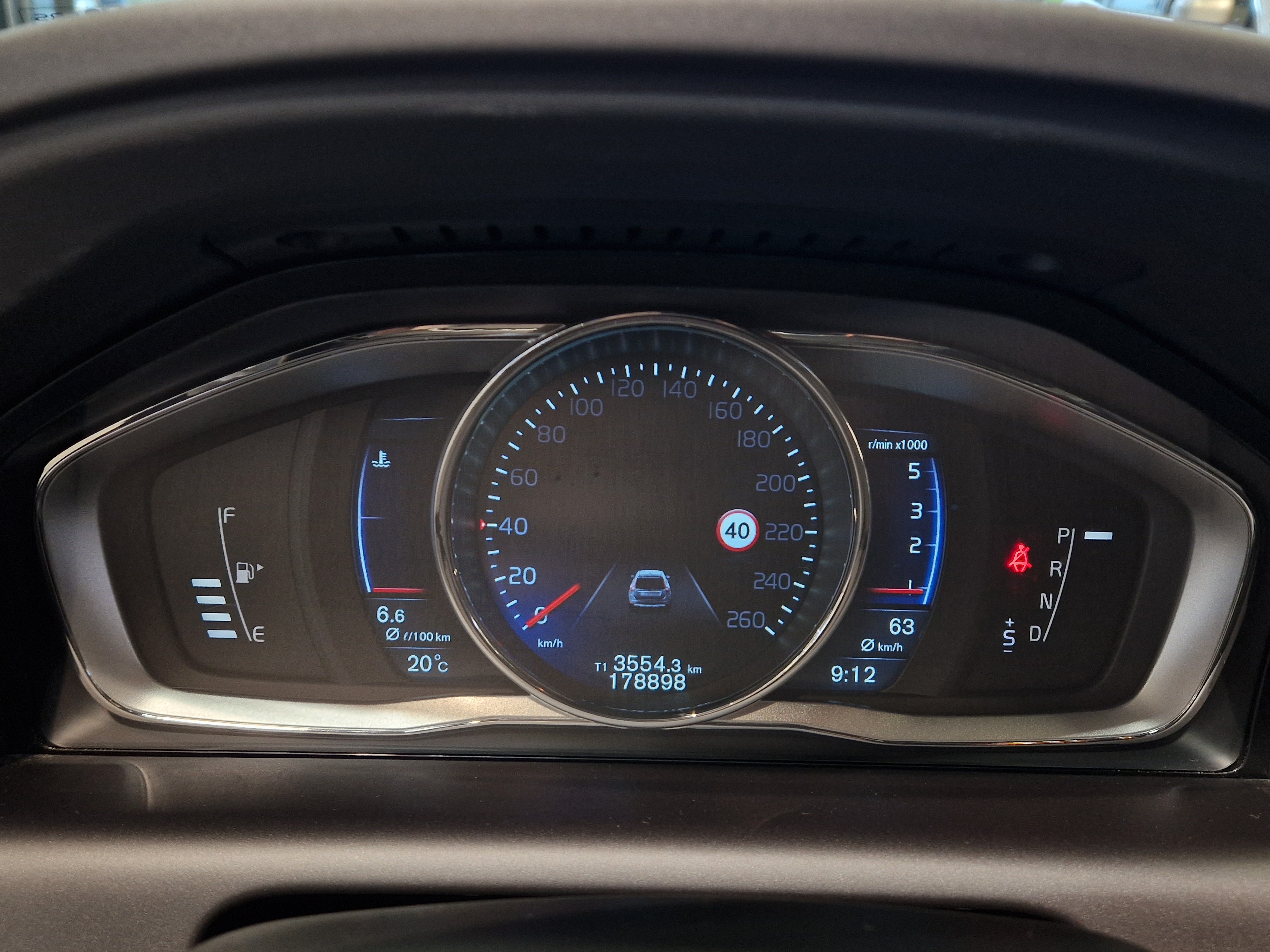 Volvo XC60 D5 AWD R-DESIGN EDITION AUT TAKUU 12KK/20TKM