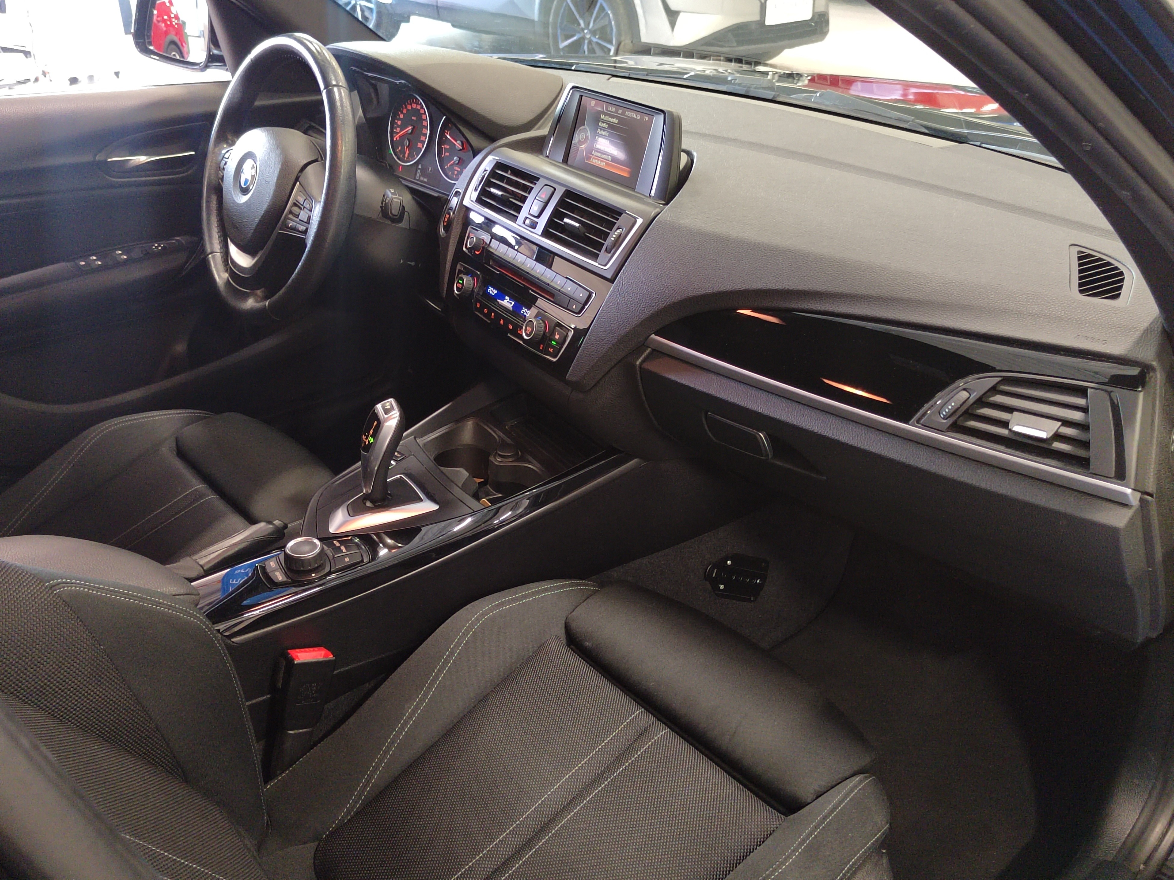 Bmw 118 F20 HATCHBACK 118I A BUSINESS