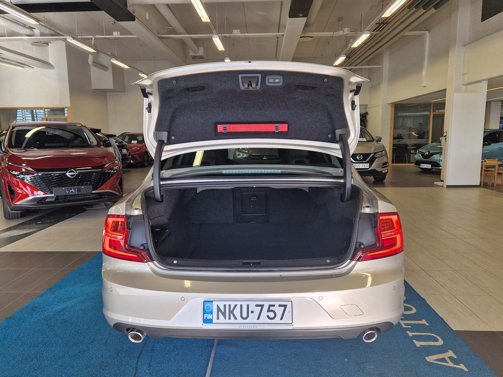 Volvo S90 D4 MOMENTUM AUT TAKUU 12KK/20TKM.