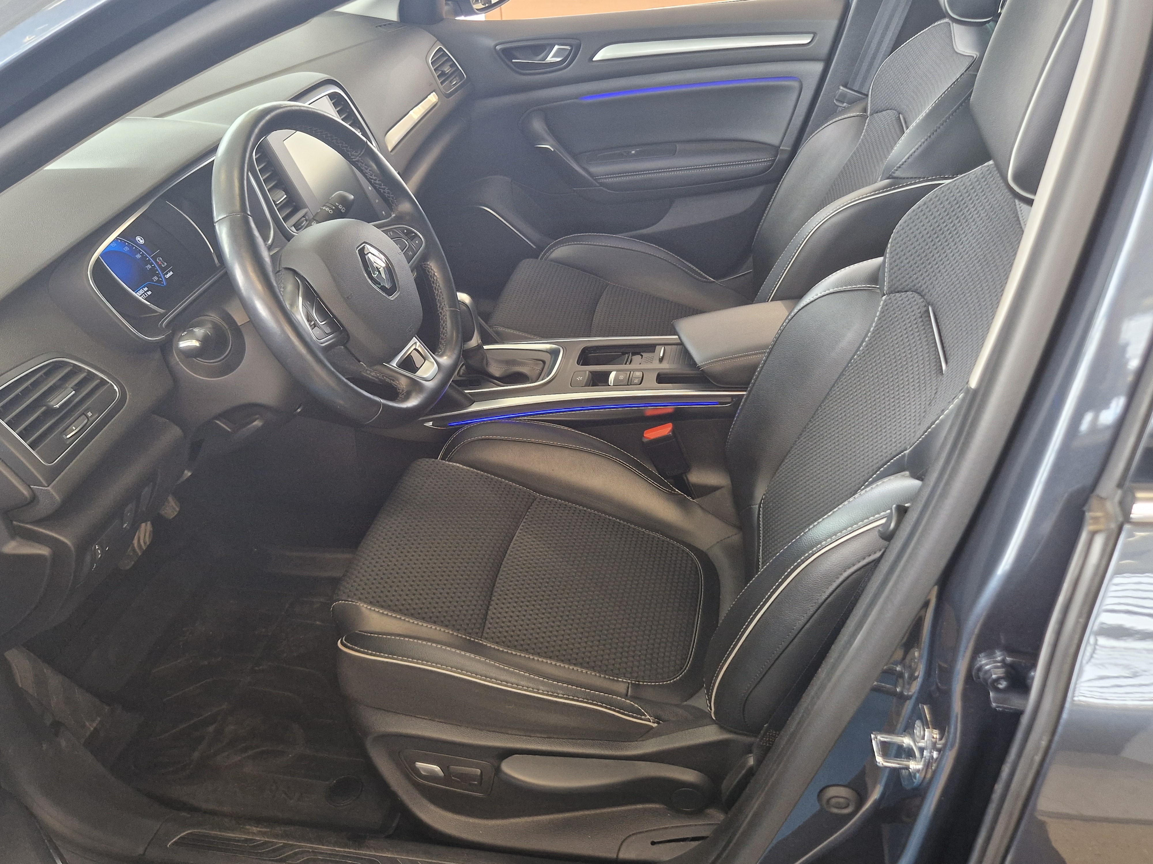 Renault MEGANE HATCHBACK TCE 130 EDC7-AUT BOSE