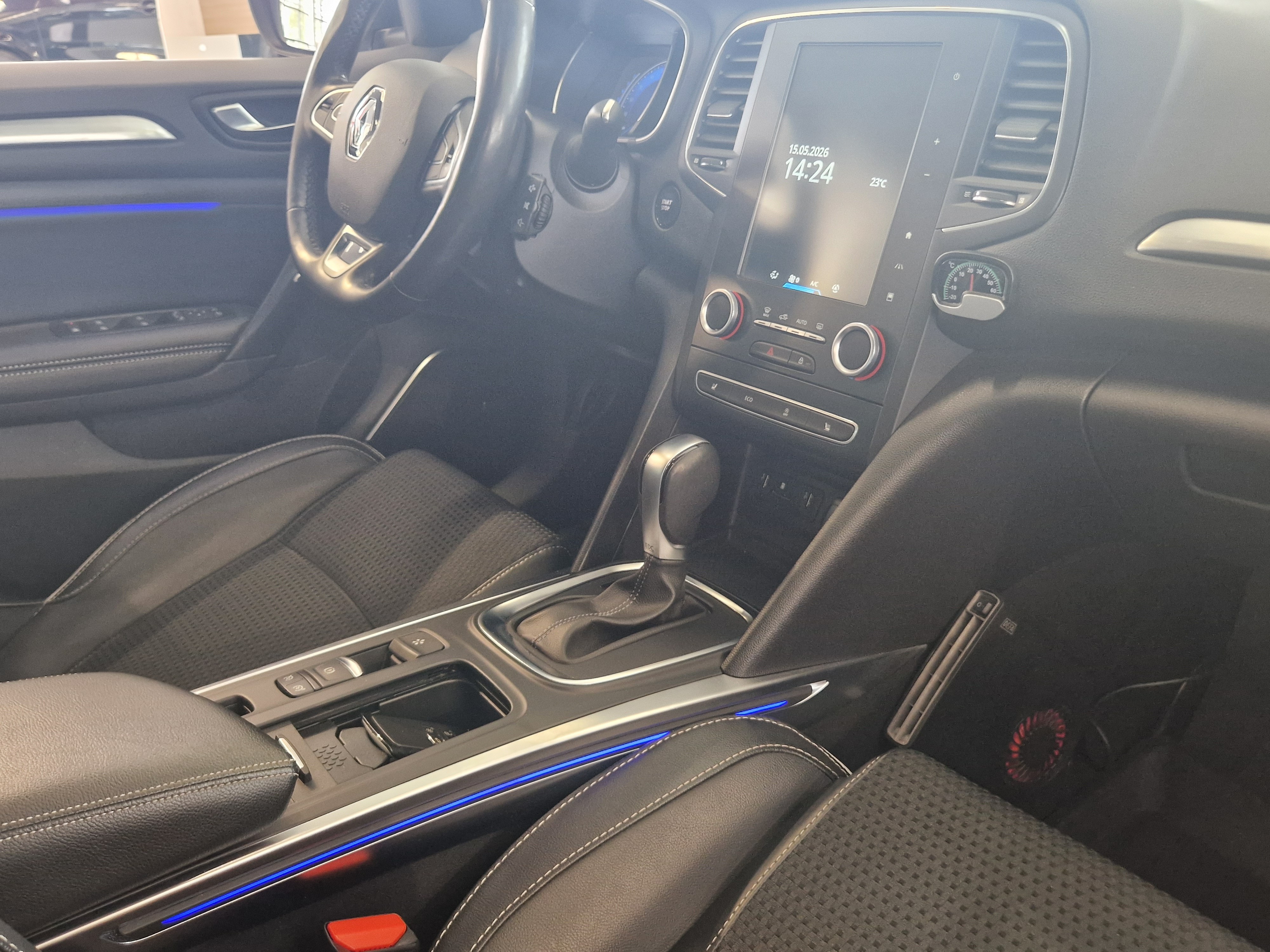 Renault MEGANE HATCHBACK TCE 130 EDC7-AUT BOSE