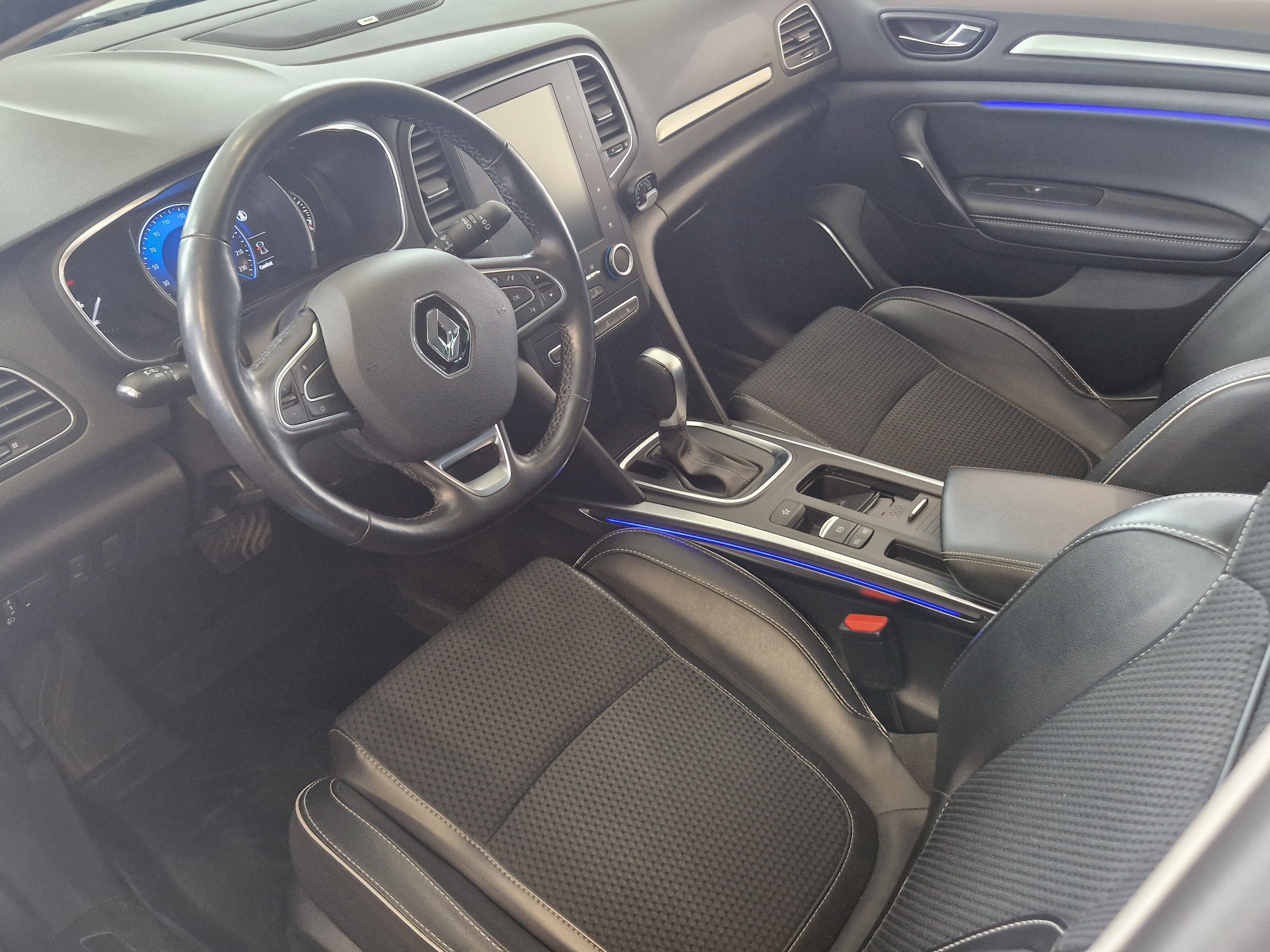 Renault MEGANE HATCHBACK TCE 130 EDC7-AUT BOSE