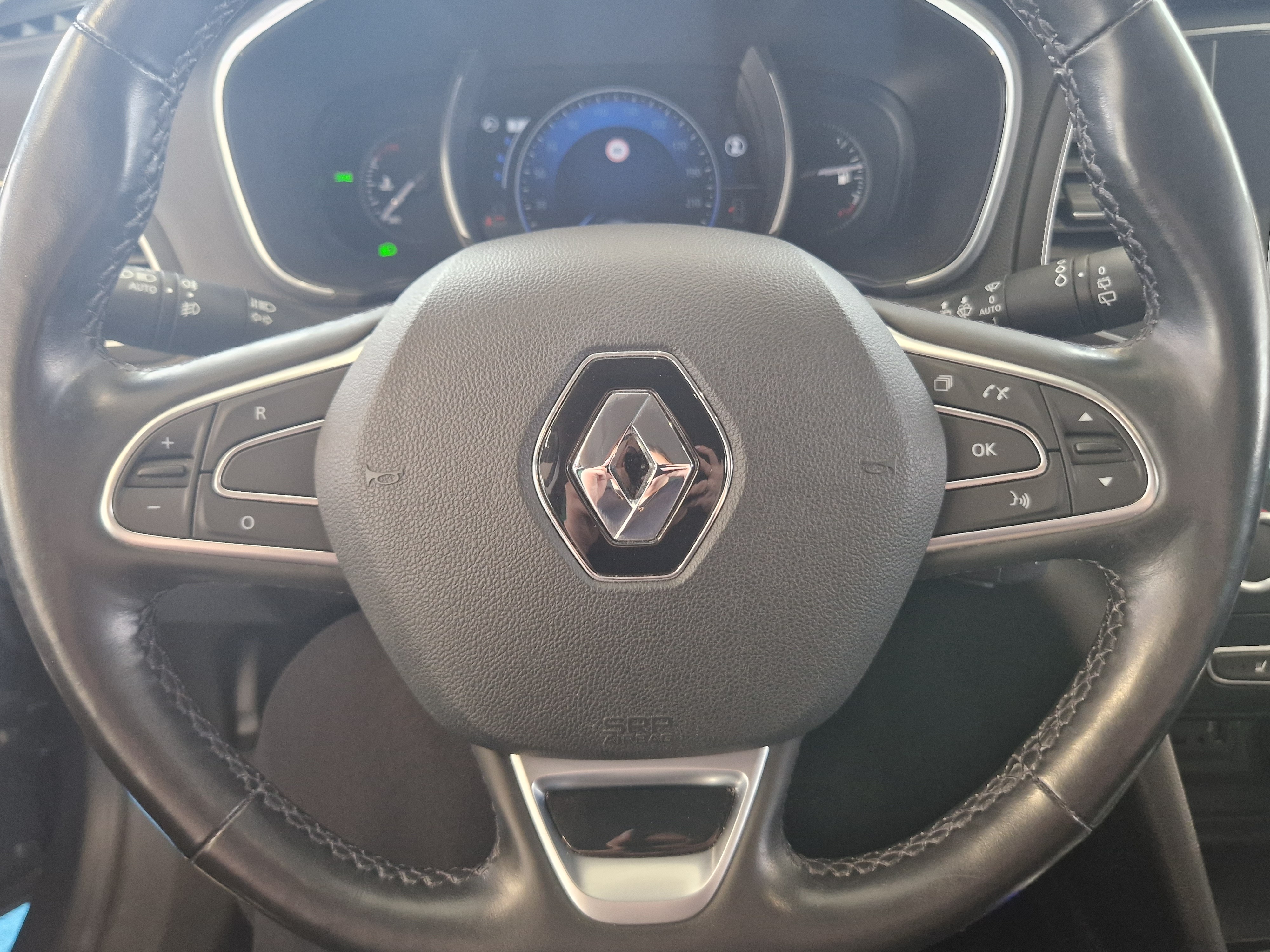 Renault MEGANE HATCHBACK TCE 130 EDC7-AUT BOSE