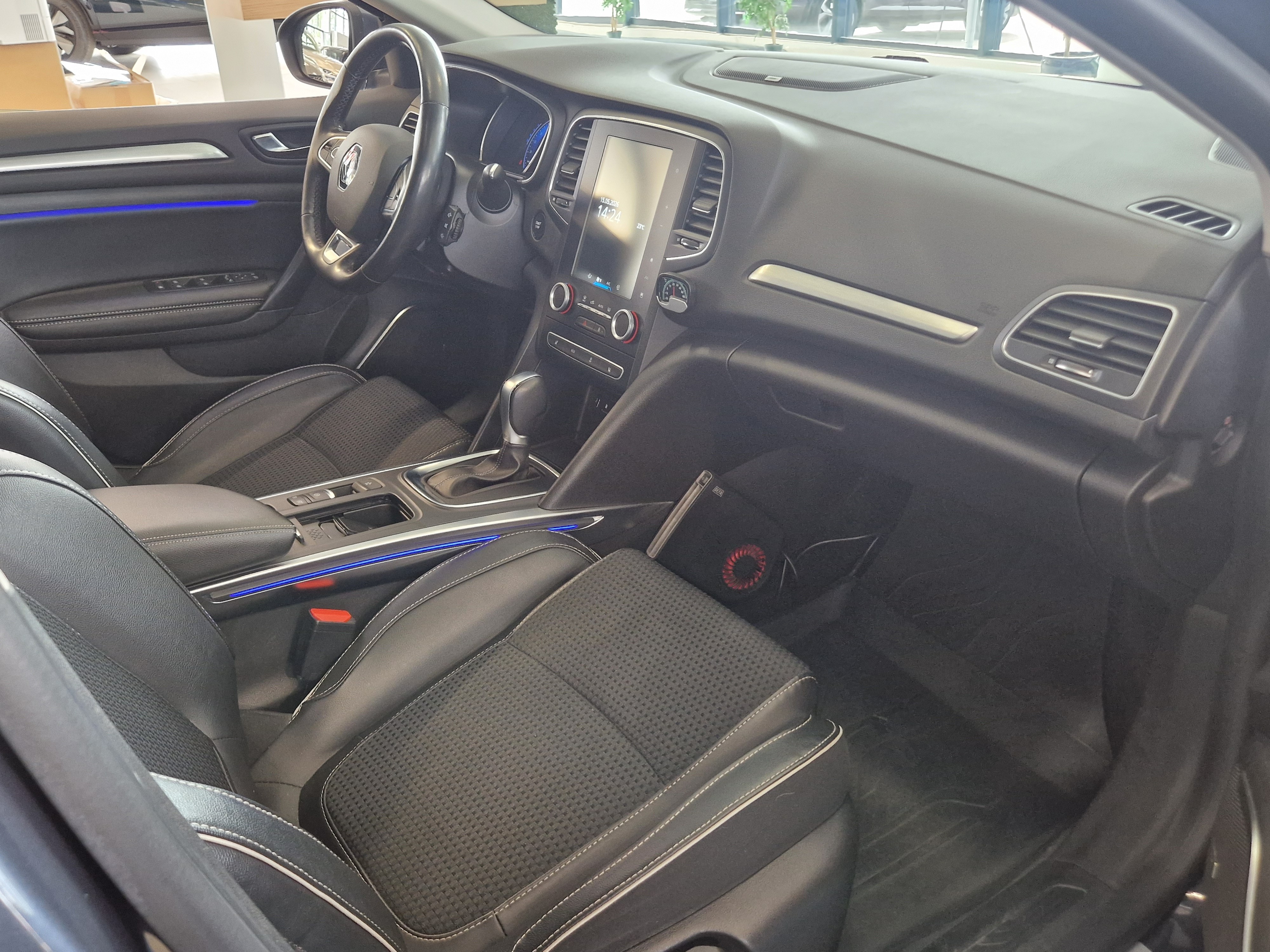 Renault MEGANE HATCHBACK TCE 130 EDC7-AUT BOSE