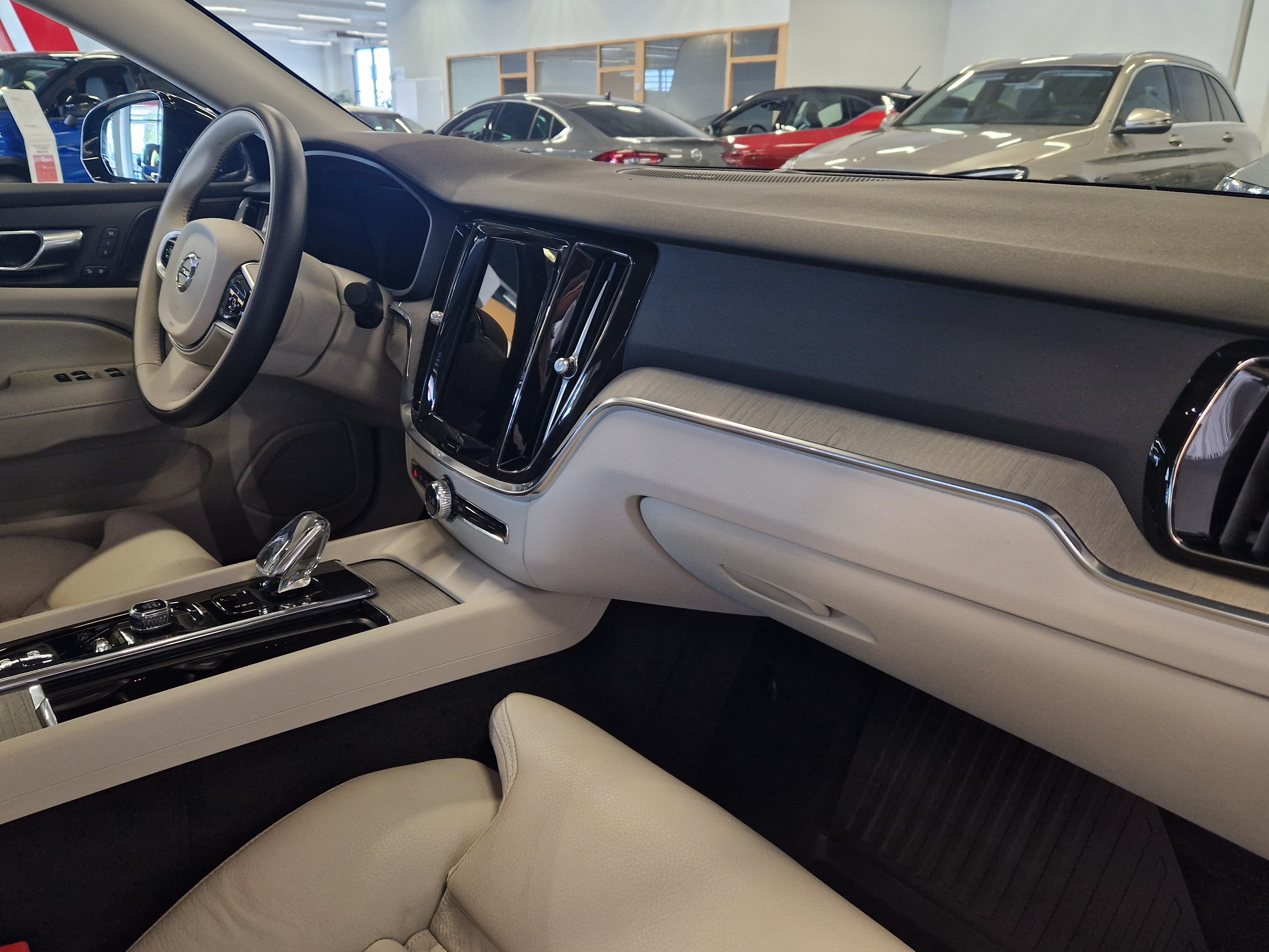 Volvo S60 B5 MHEV BUSINESS INSCRIPTION TAKUU 24KK/40TKM