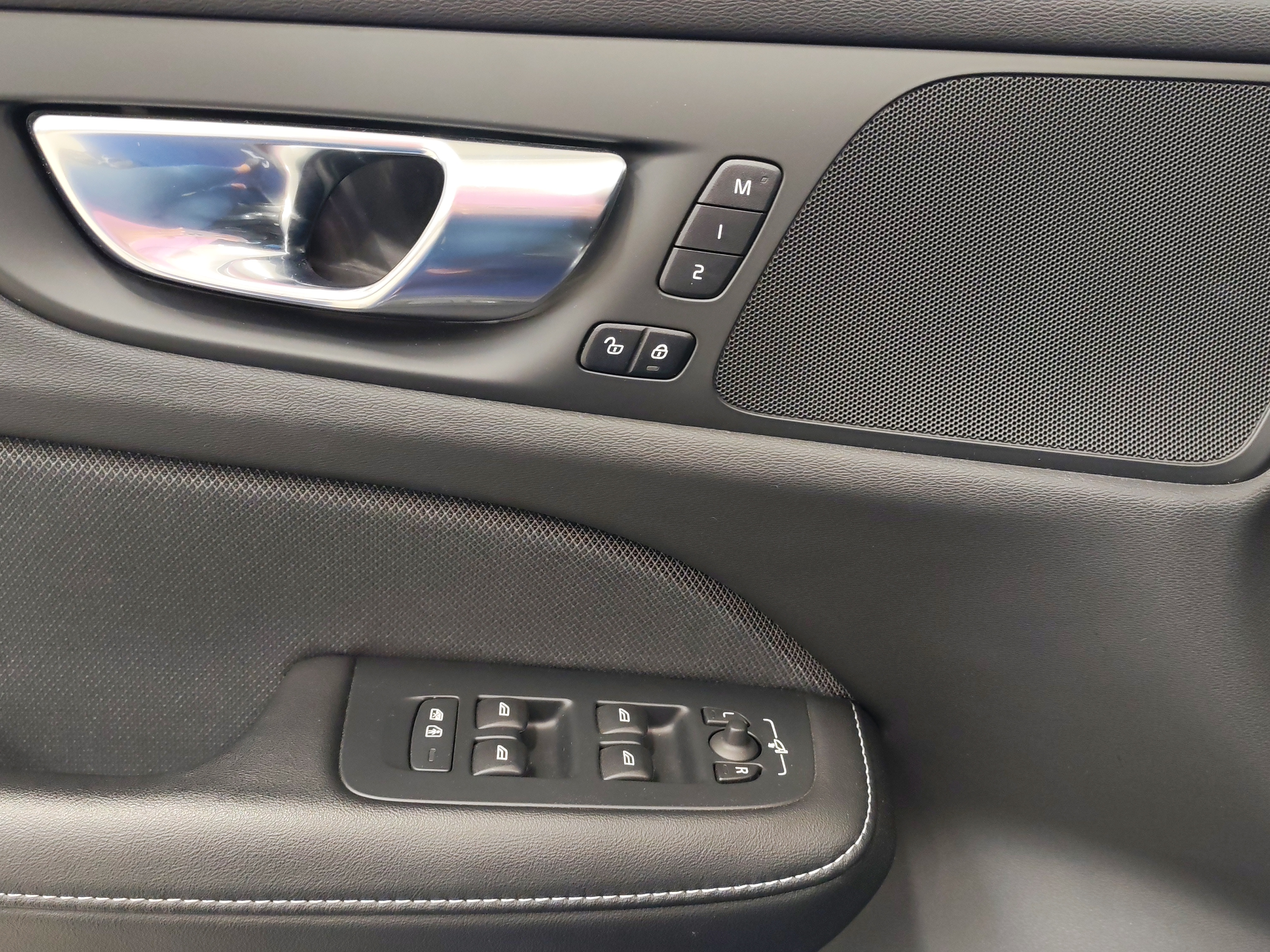 Volvo V60 B4 D-MHEV R-DESIGN AUT TAKUU 24KK/40TKM