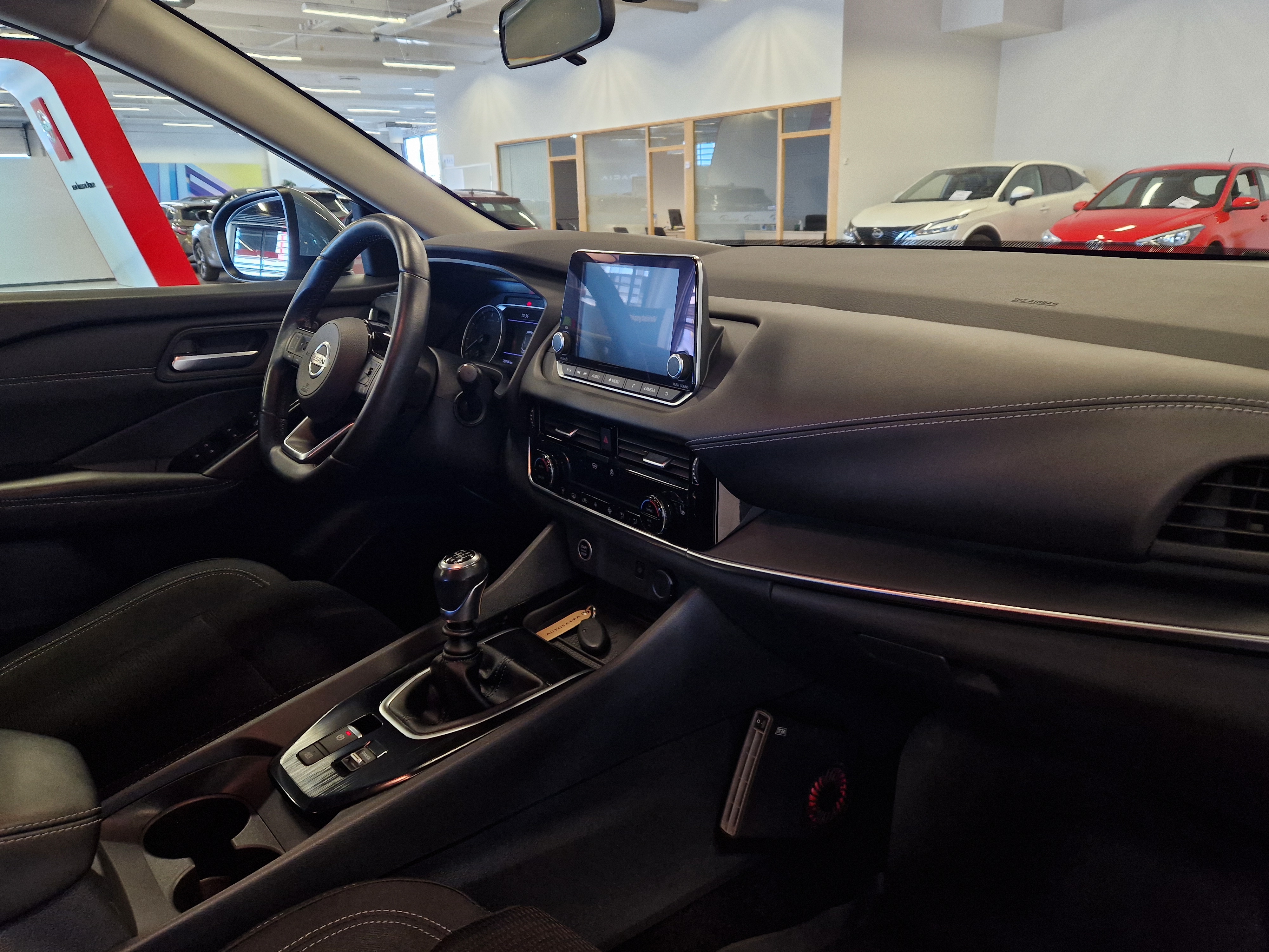 Nissan QASHQAI MHEV 140 6M/T 2WD ACENTA TAKUU 24KK/40TKM.