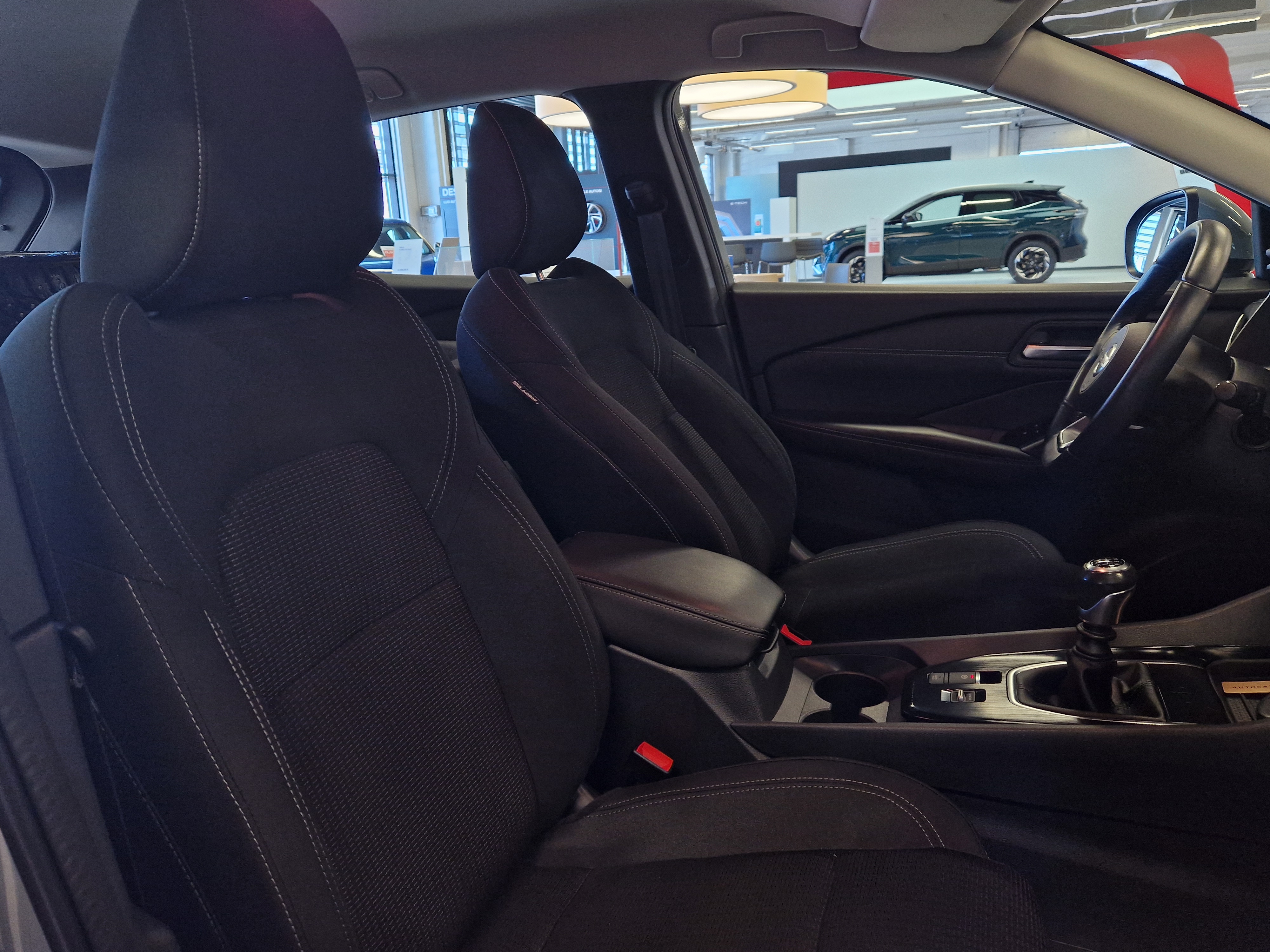 Nissan QASHQAI MHEV 140 6M/T 2WD ACENTA TAKUU 24KK/40TKM.